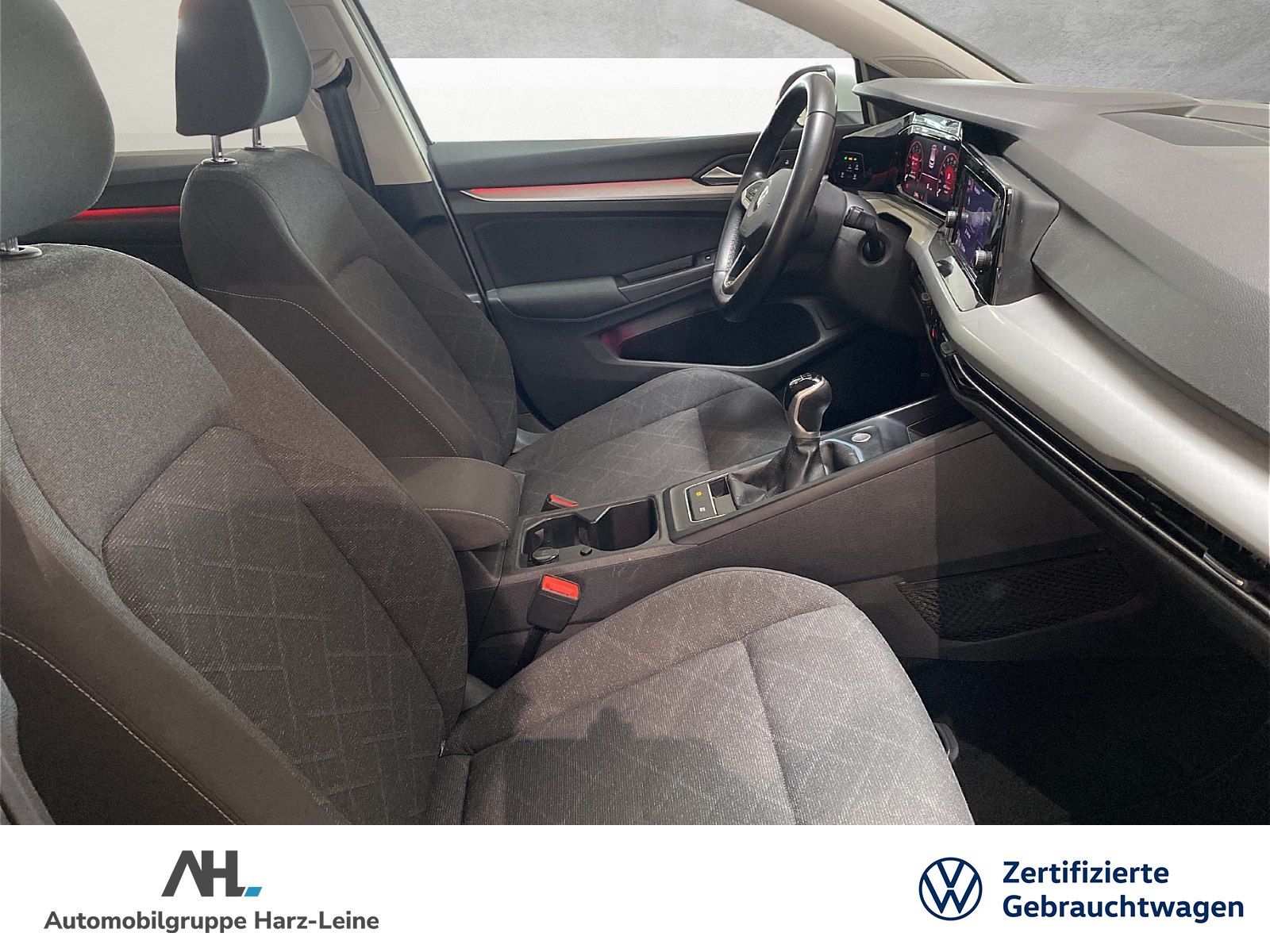 Volkswagen Golf VIII 1.5 TSI Life - Samsaru's Car Outlet