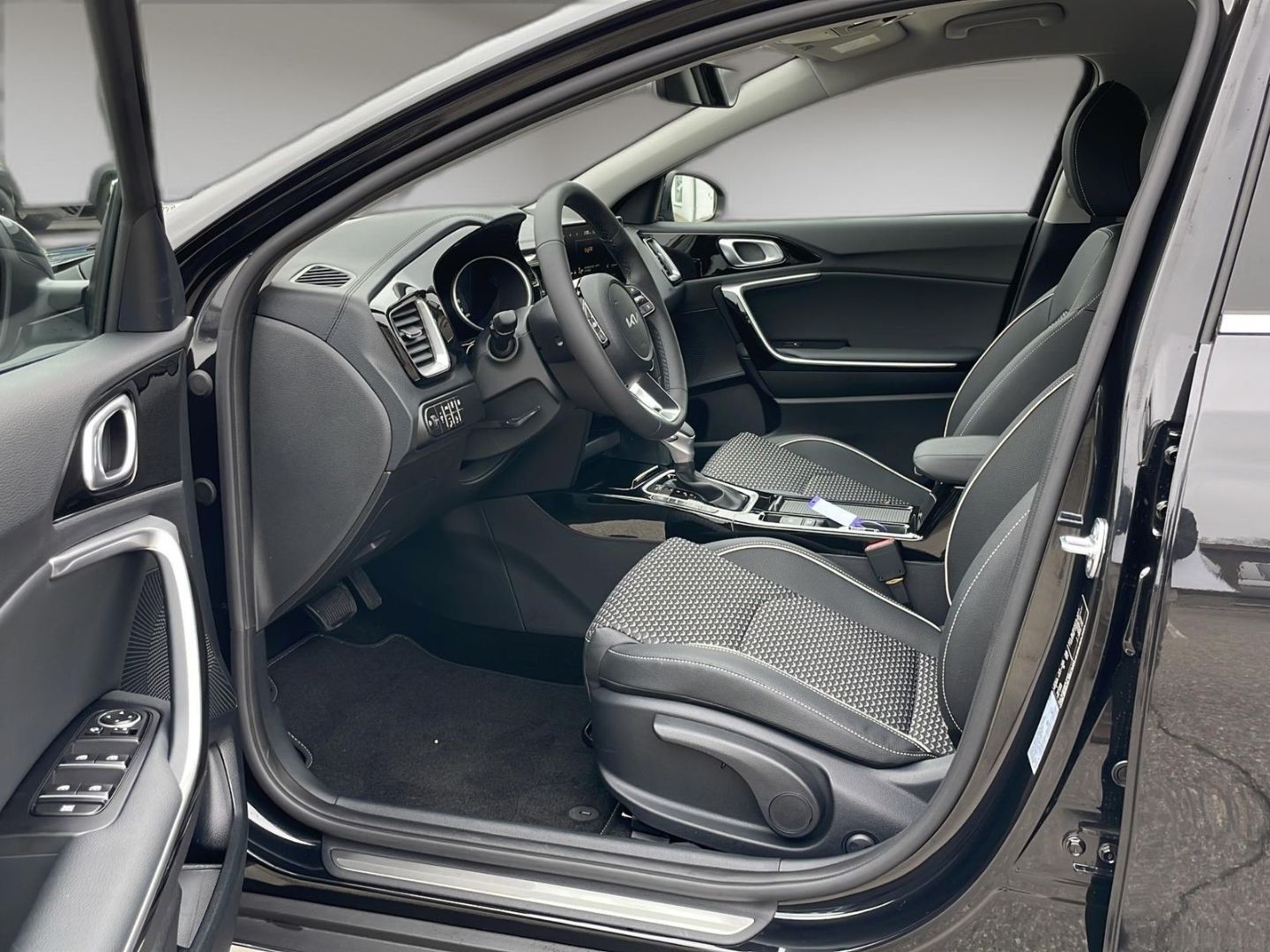 Kia XCeed 1.6 GDI PHEV DCT Spirit - Samsaru's Car Outlet