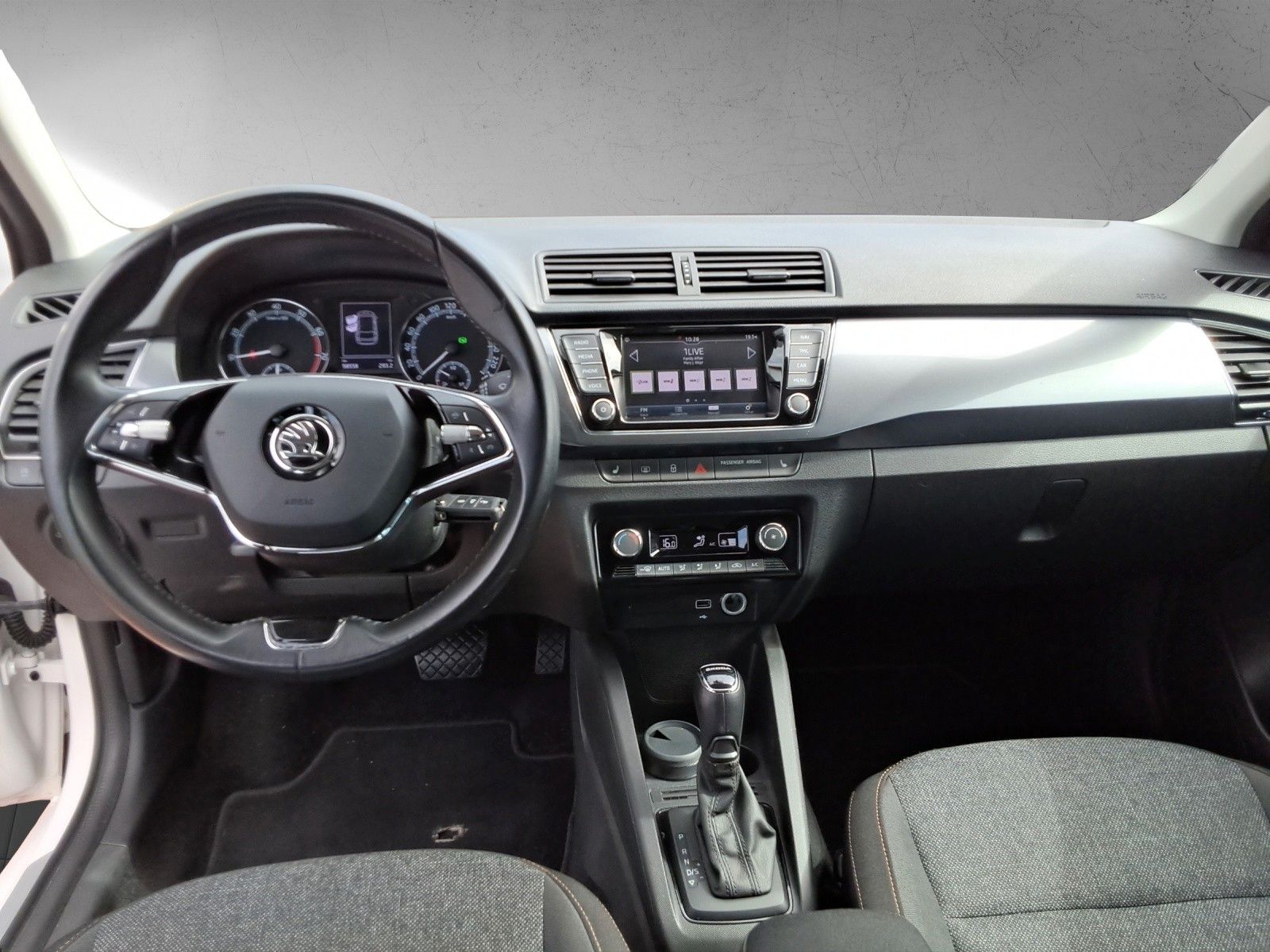Skoda Fabia Combi TSI DSG - Samsaru's Car Outlet