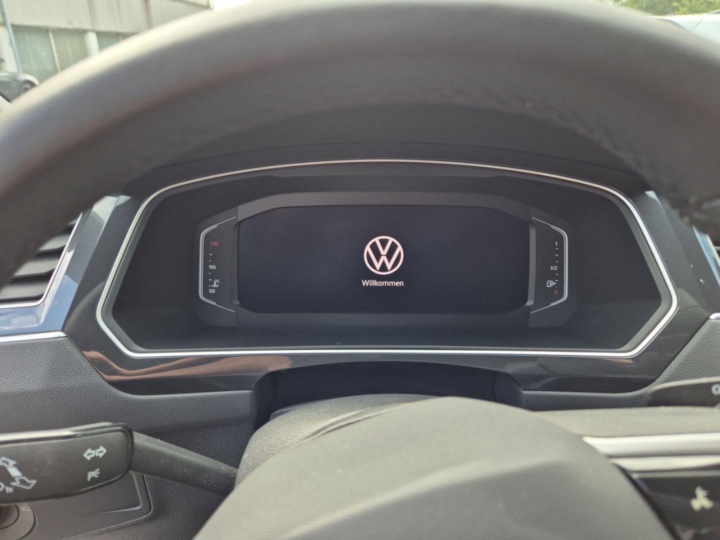 Volkswagen Tiguan 4Motion 2.0 TDI R-Line - Samsaru's Car Outlet