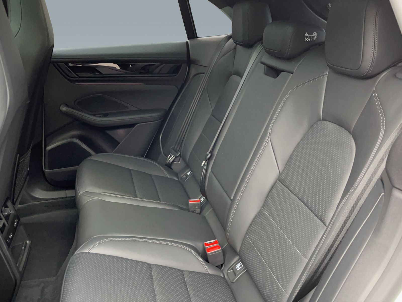 Porsche Macan 4