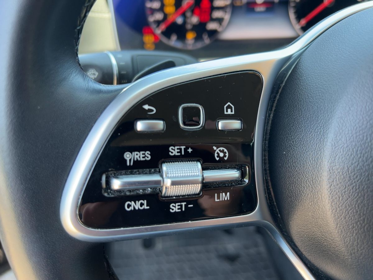 Mercedes-Benz E 220 d Avantgarde - Samsaru's Car Outlet