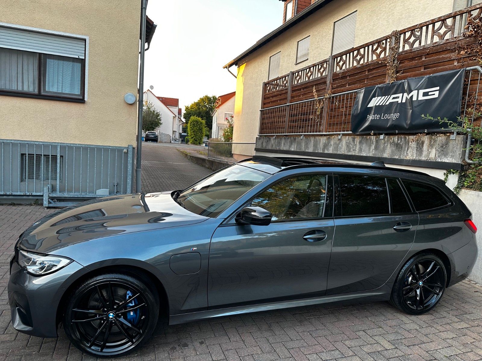 BMW 330e M Sport Shadow - Samsaru's Car Outlet