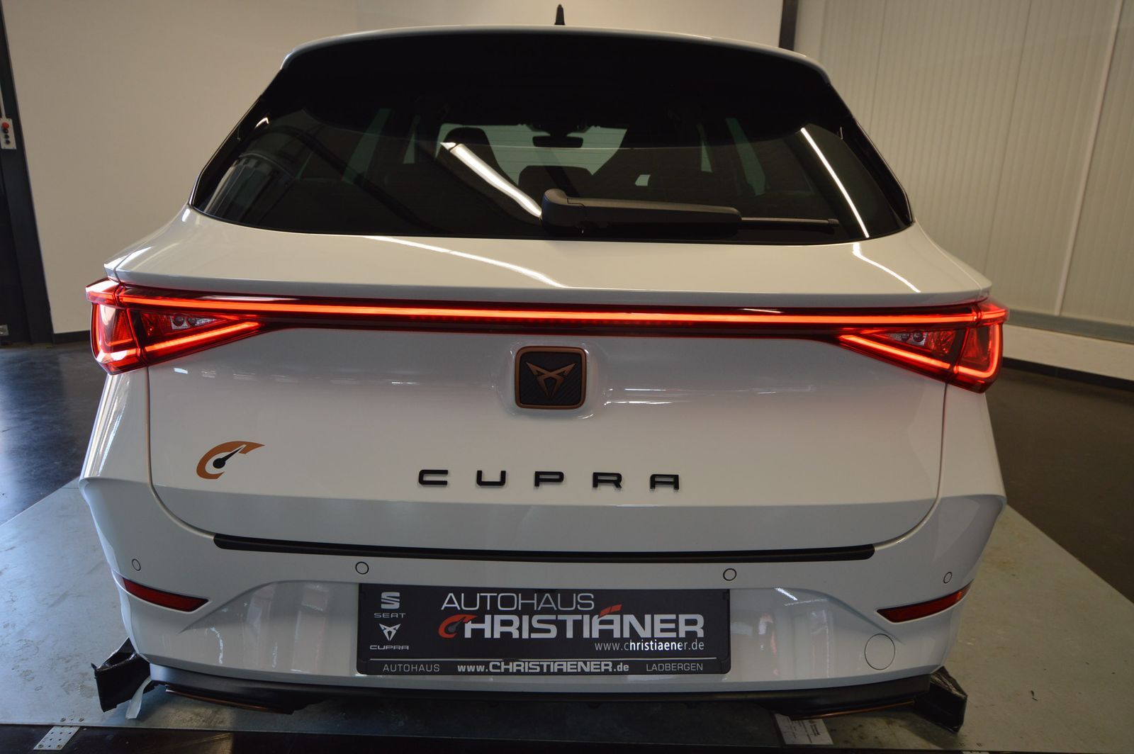 Cupra Leon Sportstourer VZ e-Hybrid - Samsaru's Car Outlet
