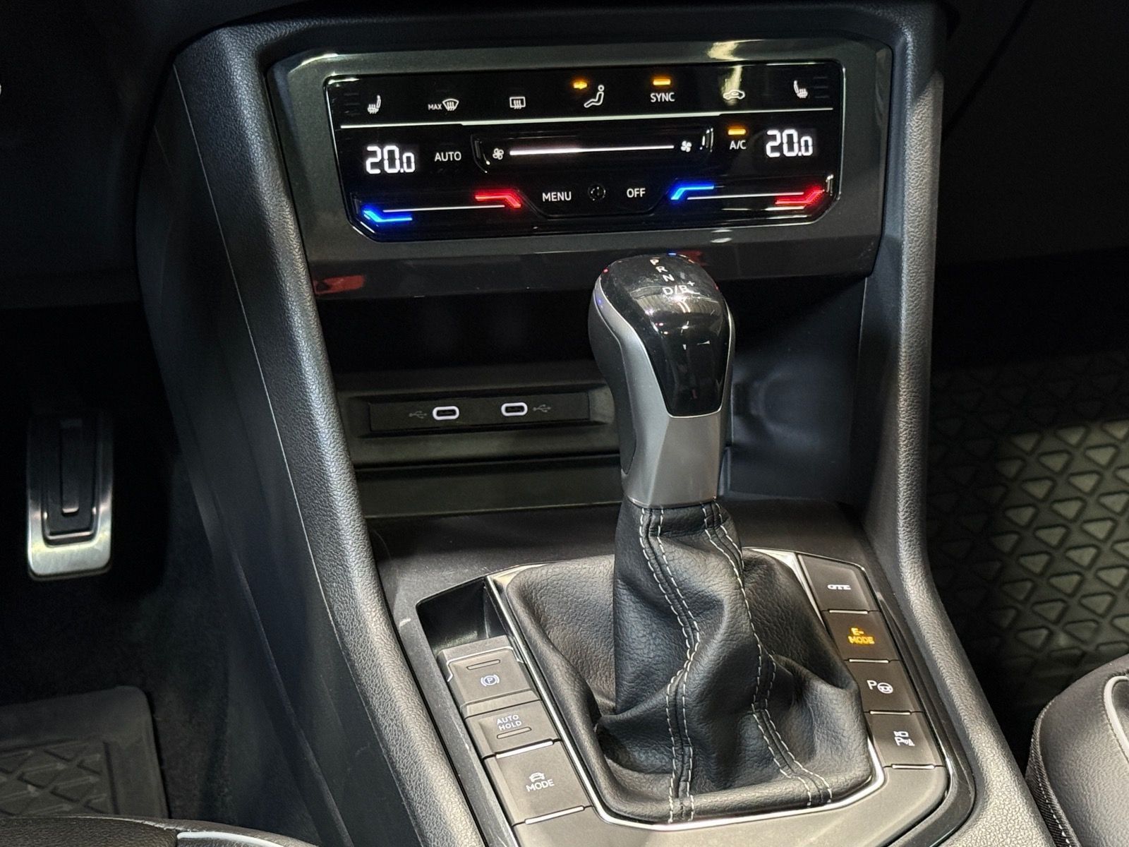 Volkswagen Tiguan R-Line 1.4 TSI eHybrid - Samsaru's Car Outlet