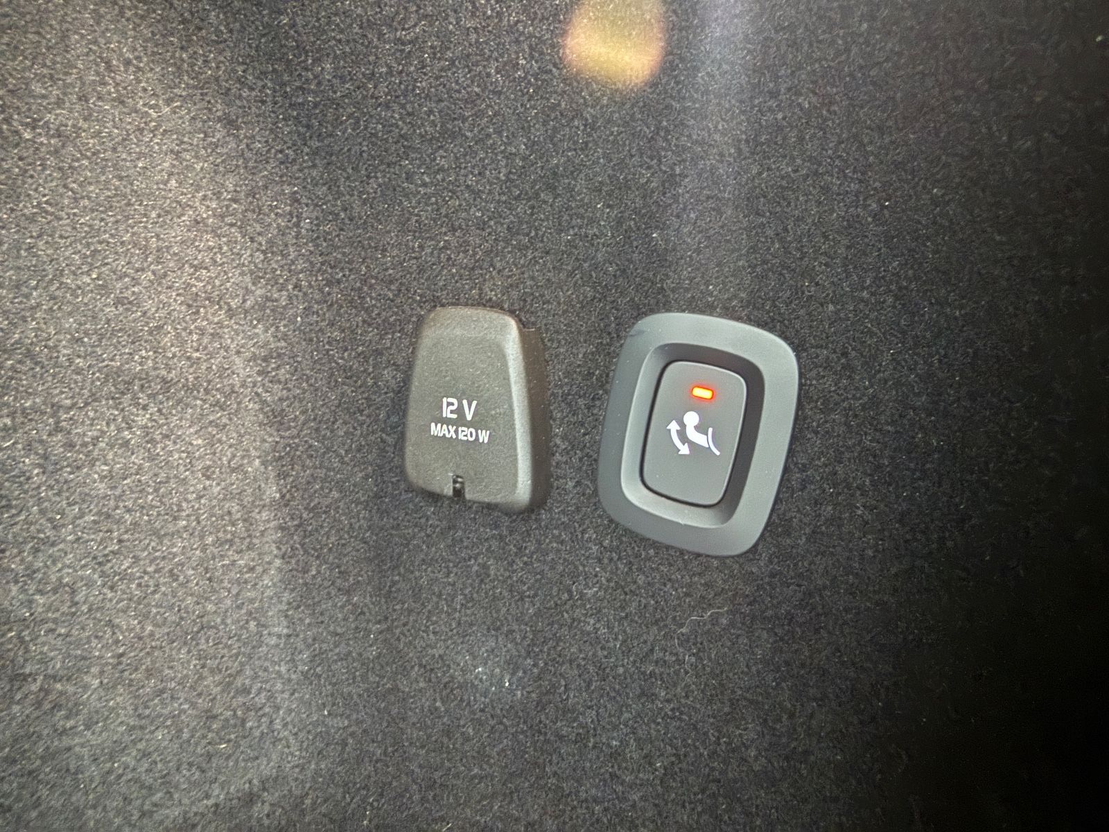 Volvo V60 Kombi Plus Dark Recharge Plug-In Hybrid AWD