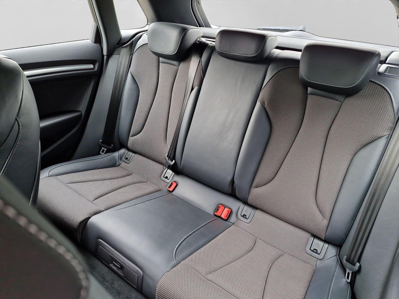 Audi A3 Sportback 40 TFSI e-tron S line - Samsaru's Car Outlet