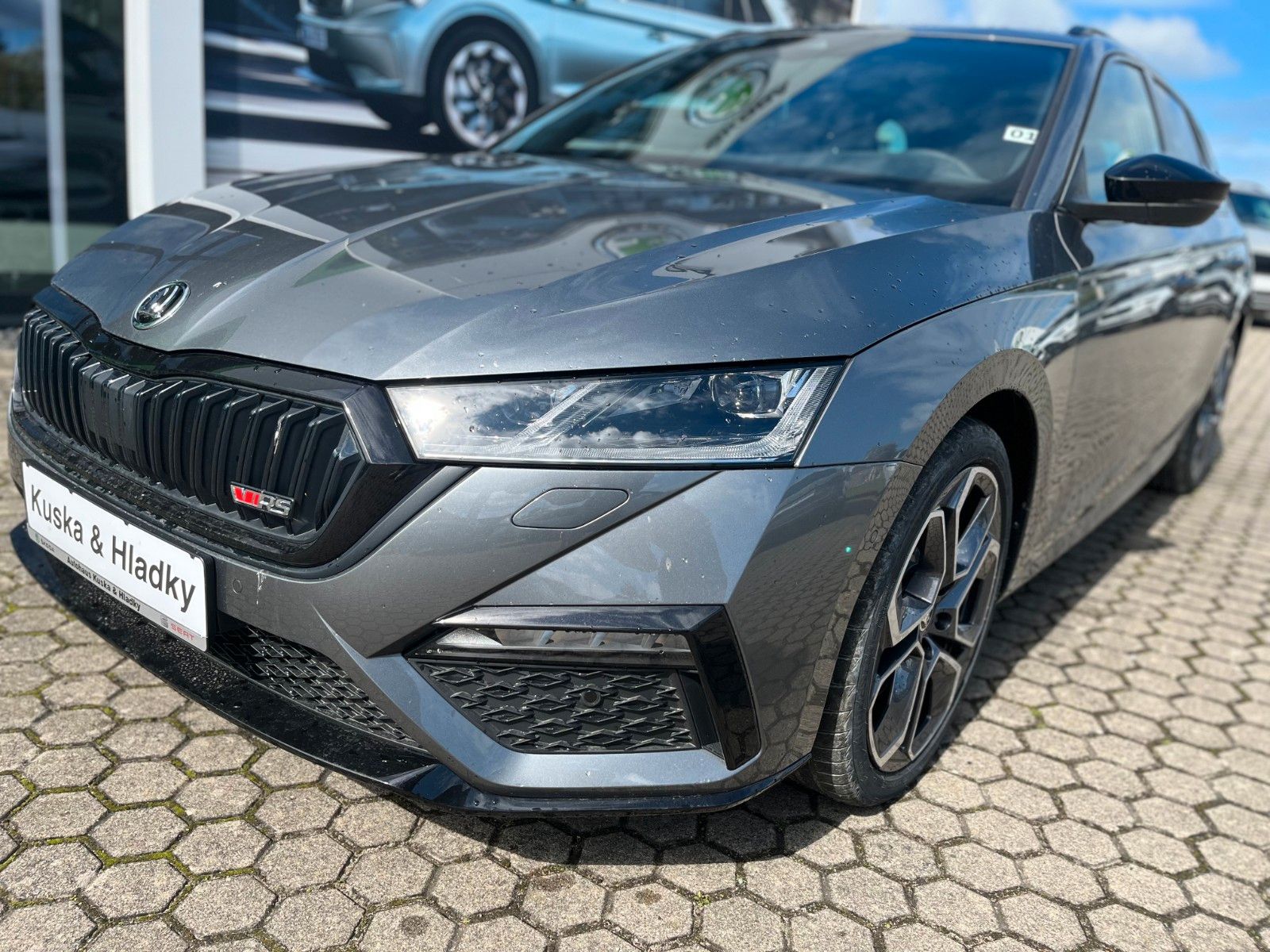Skoda Octavia RS 2.0 TSI - Samsaru's Car Outlet