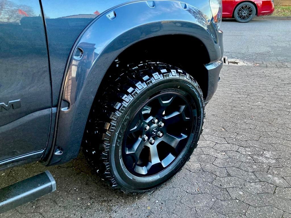 Dodge 1500 V8*LPG*OFF-ROAD*LED*AHK*LEDER*GARANTIE*TOP