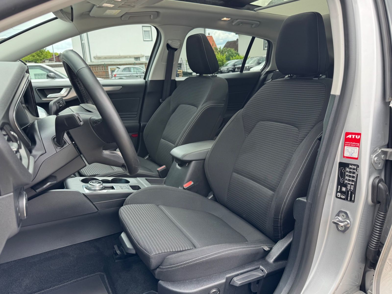 Ford Focus Turnier Titanium/PANO/AHK/R-Cam/CarPlay/1H