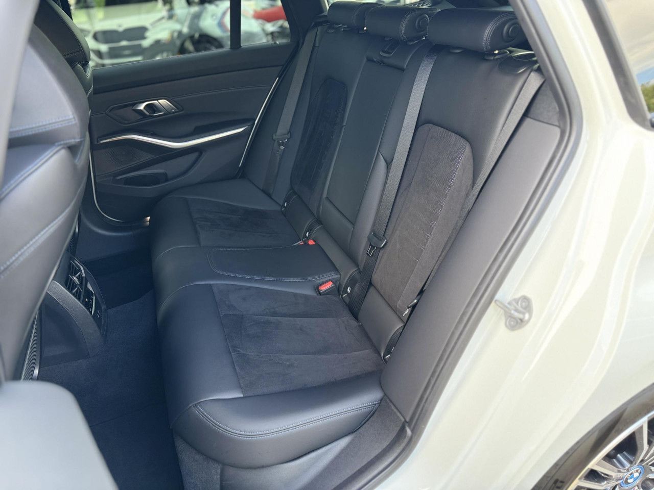 BMW 330e T. M Sport - Samsaru's Car Outlet