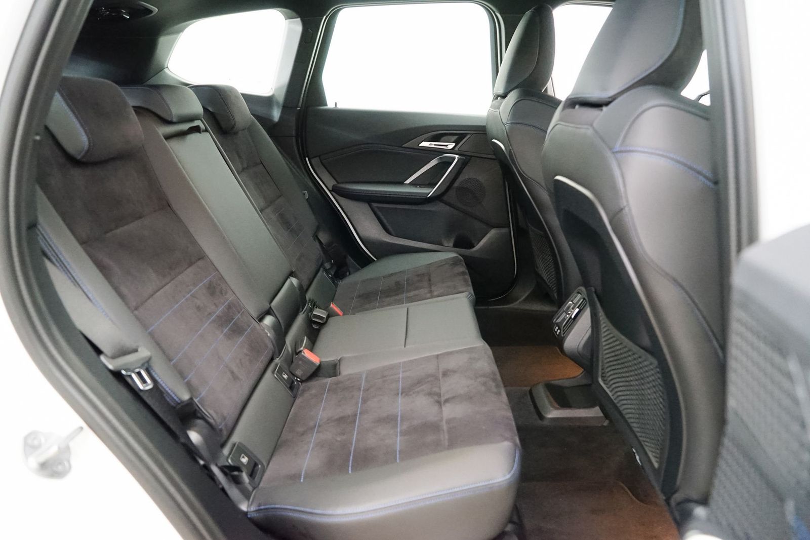 BMW X1 xDrive23i M Sport - Samsaru's Car Outlet