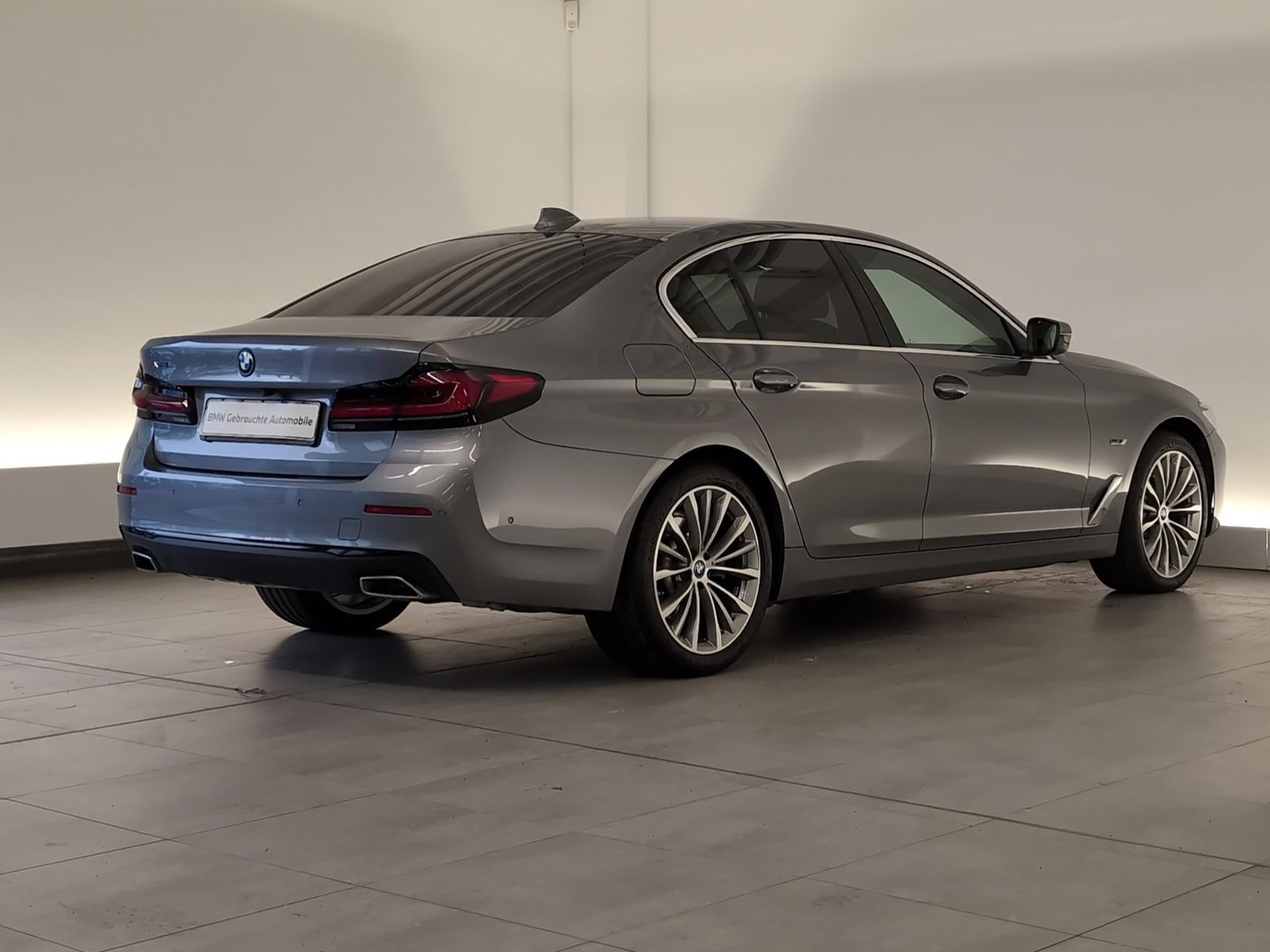BMW 530e xDrive Lim Navi/Laser/HuD/KomfZg/PA/WLAN La