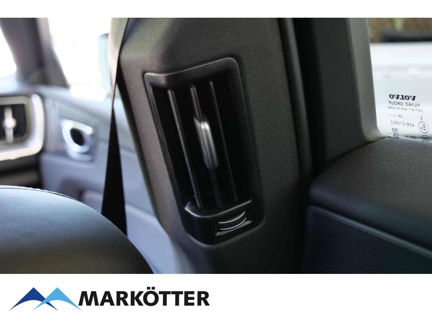 Volvo XC60 Plus Black Edition Plug-In Hybrid AWD T6 - Samsaru's Car Outlet