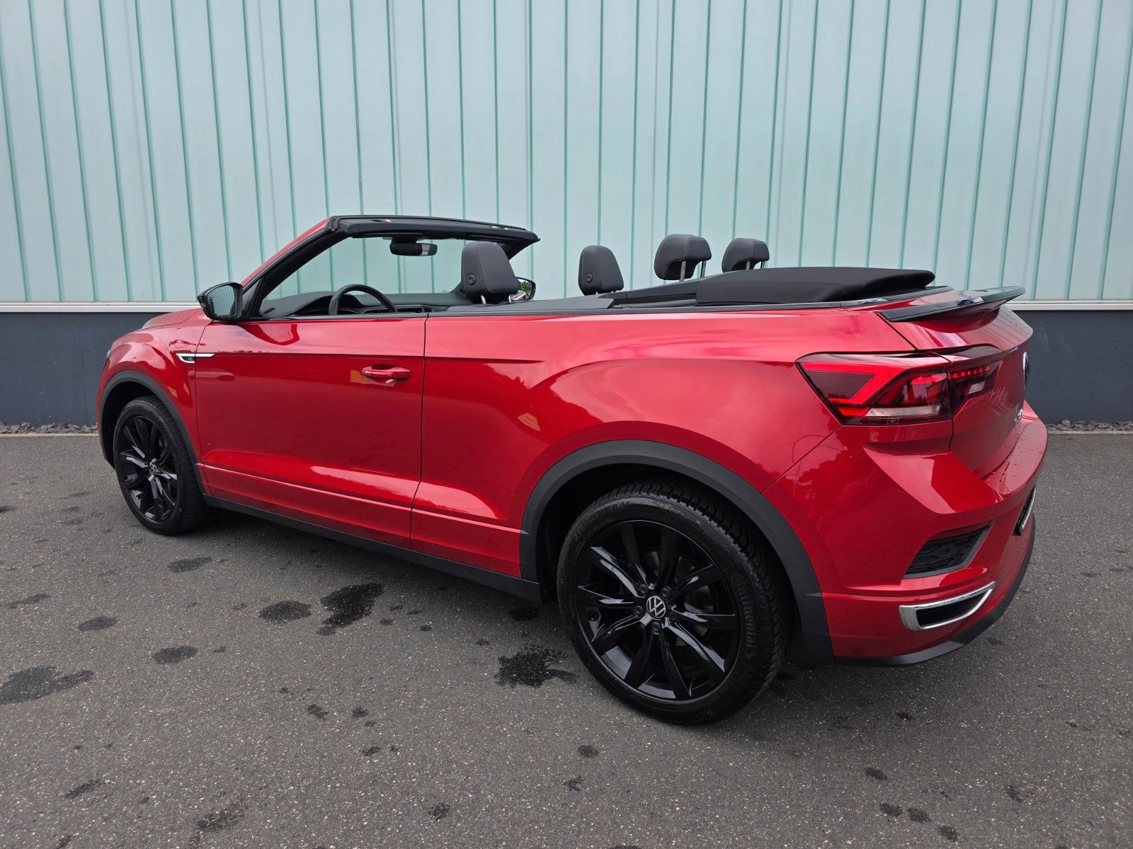Volkswagen T-Roc R-Line Black - Samsaru's Car Outlet