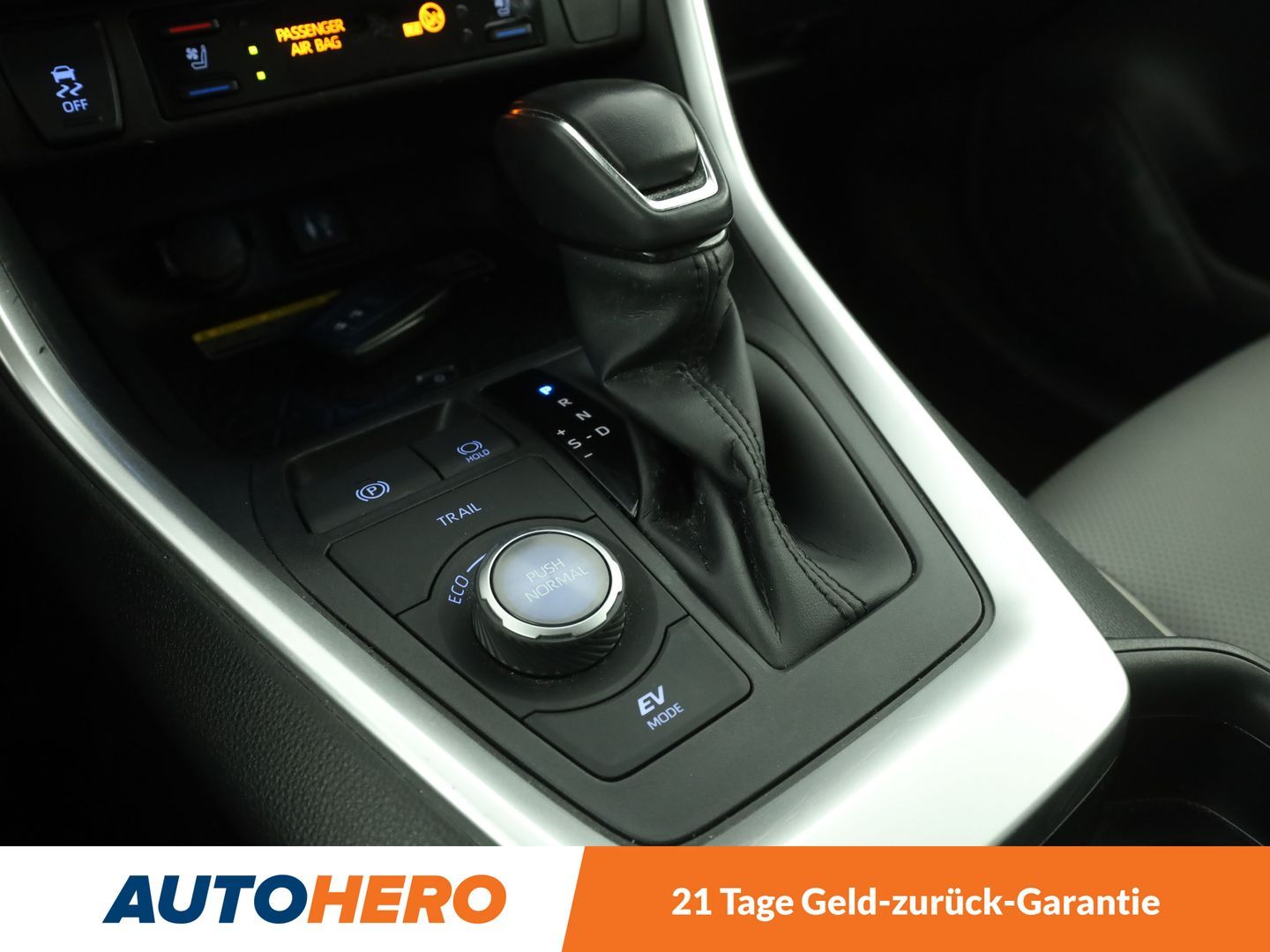 Toyota RAV 4 2.5 Hybrid 4x4 Lounge - Samsaru's Car Outlet