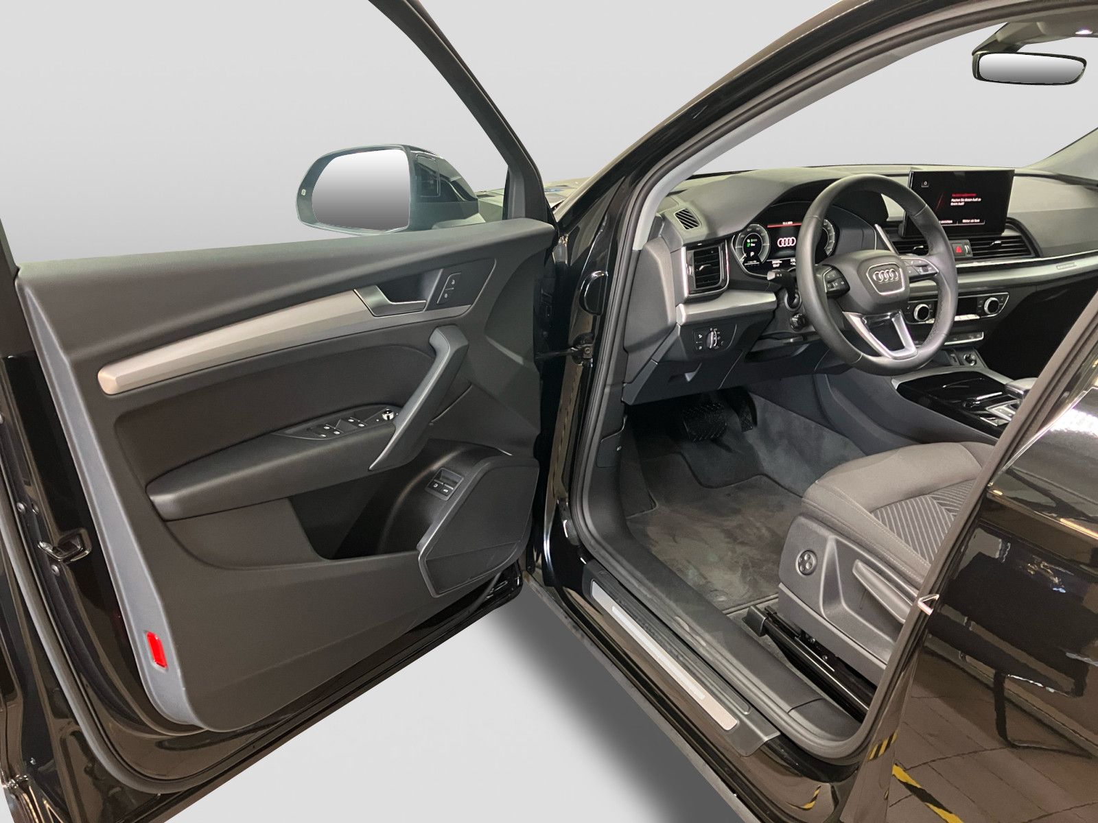 Audi Q5 50 TFSIe quattro - Samsaru's Car Outlet