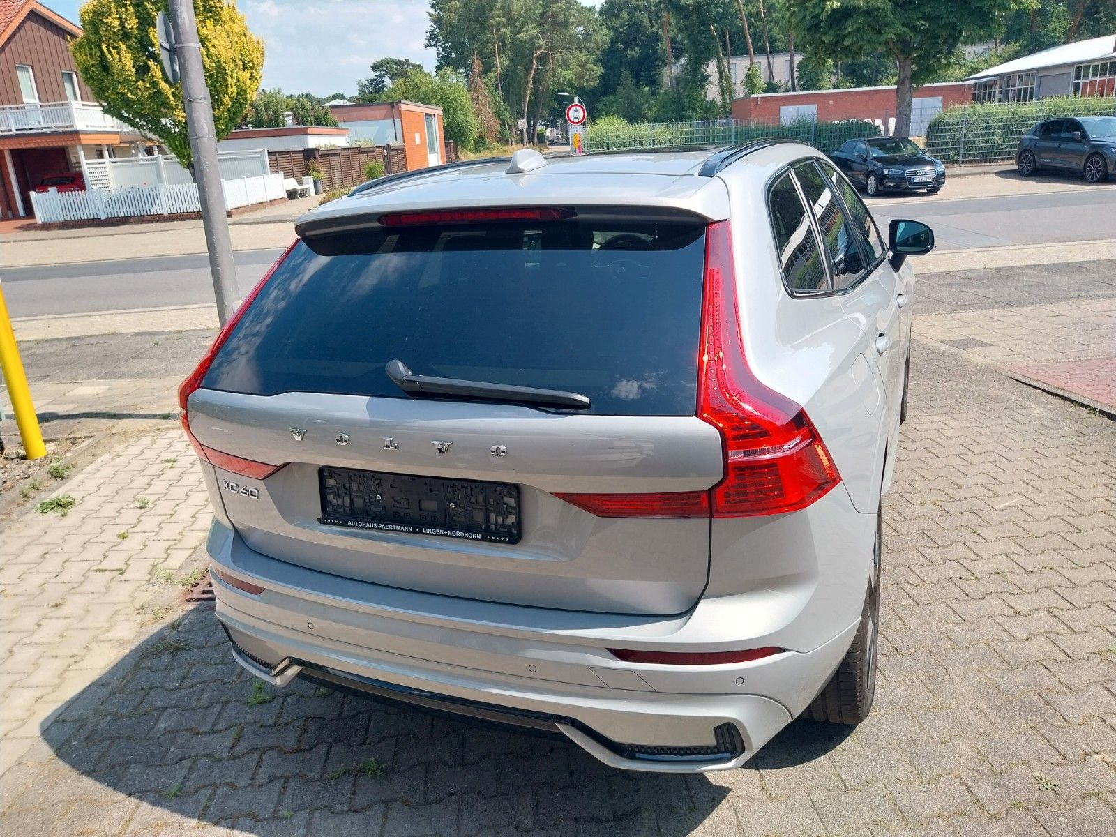Volvo XC60 Ultimate Dark Recharge Plug-In Hybrid AWD - Samsaru's Car Outlet