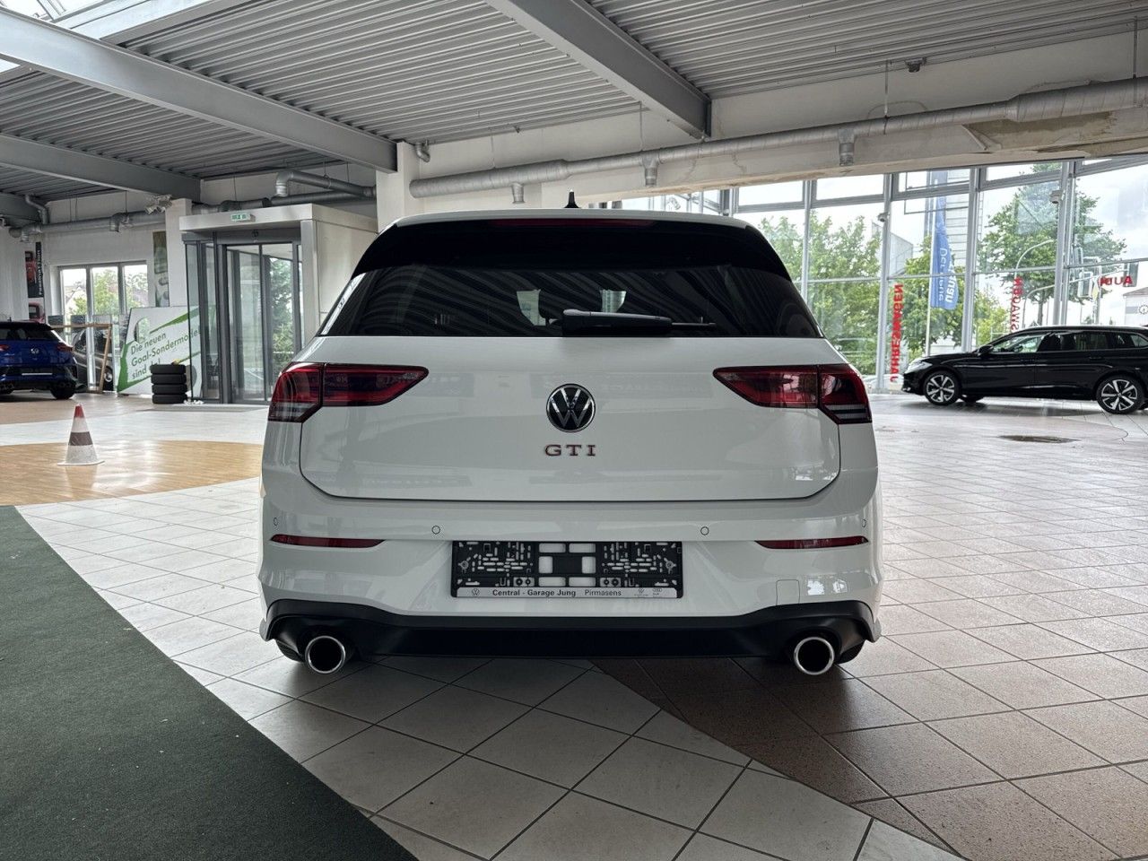 Volkswagen Golf VIII 2.0 GTI DSG - Samsaru's Car Outlet