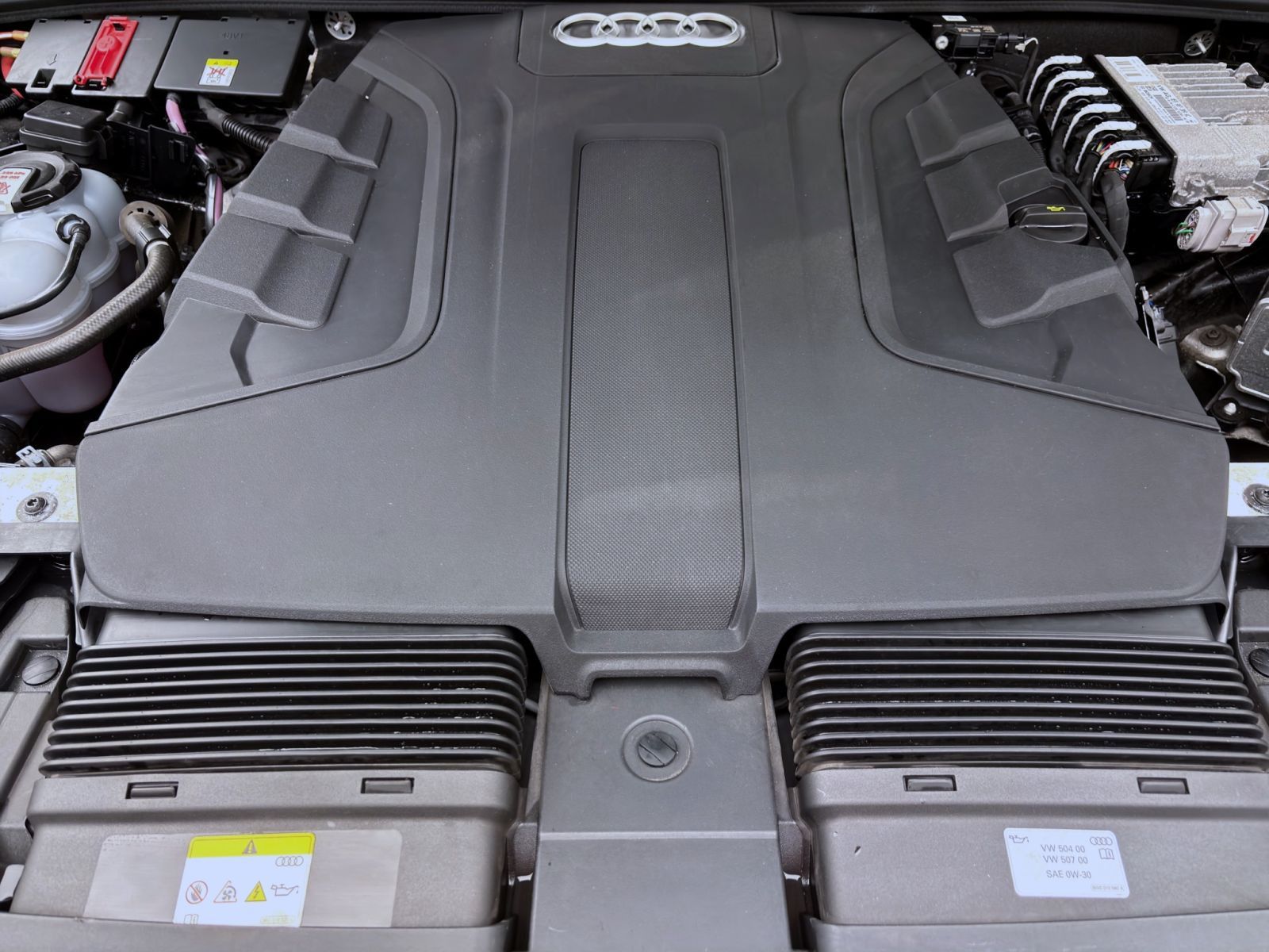 Audi Q8 50 TDI Q S LINE PANO AHK B&O HuD KAMERA