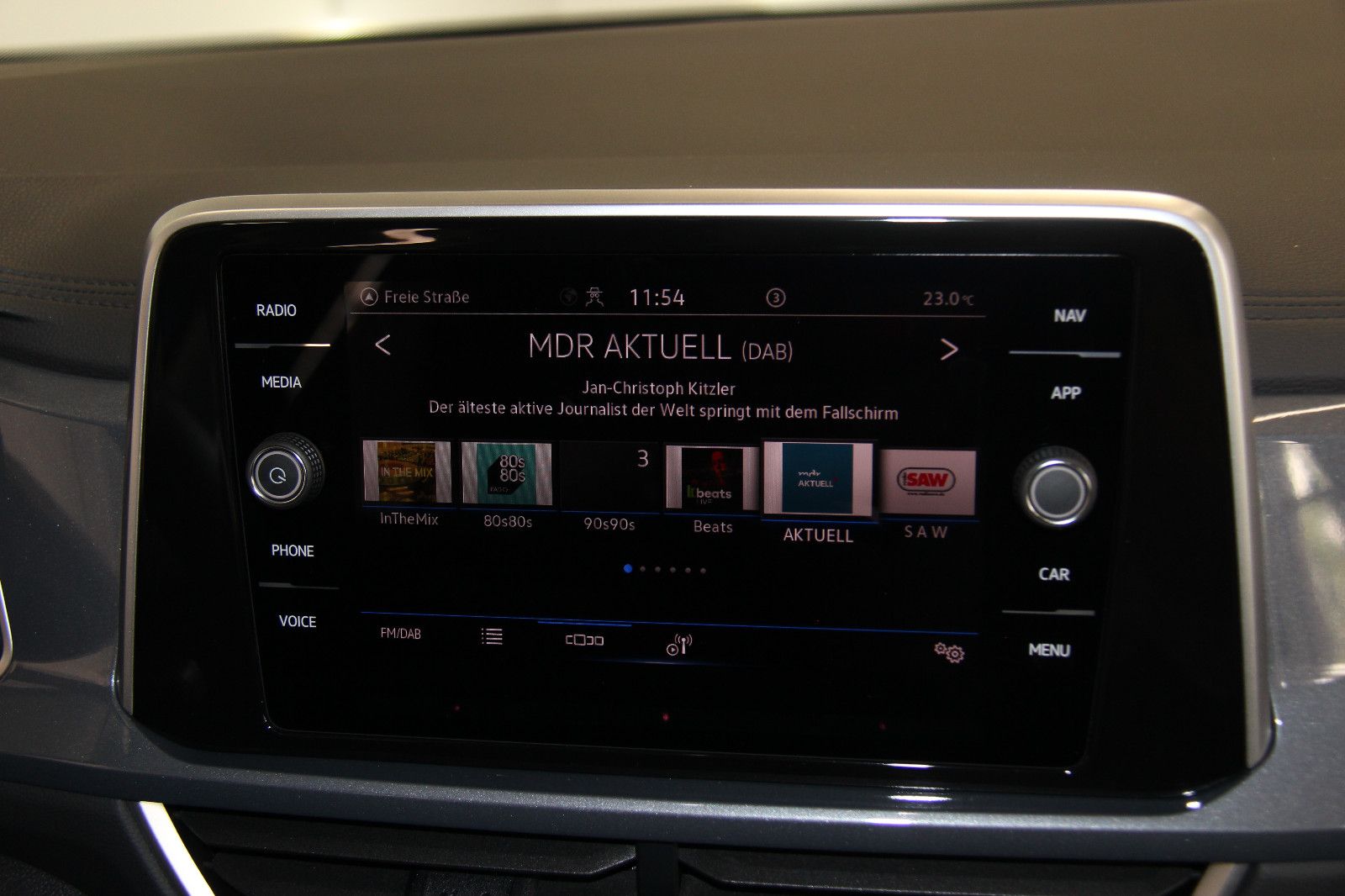 Volkswagen T-Roc Style 1.5 TSI DSG - Samsaru's Car Outlet