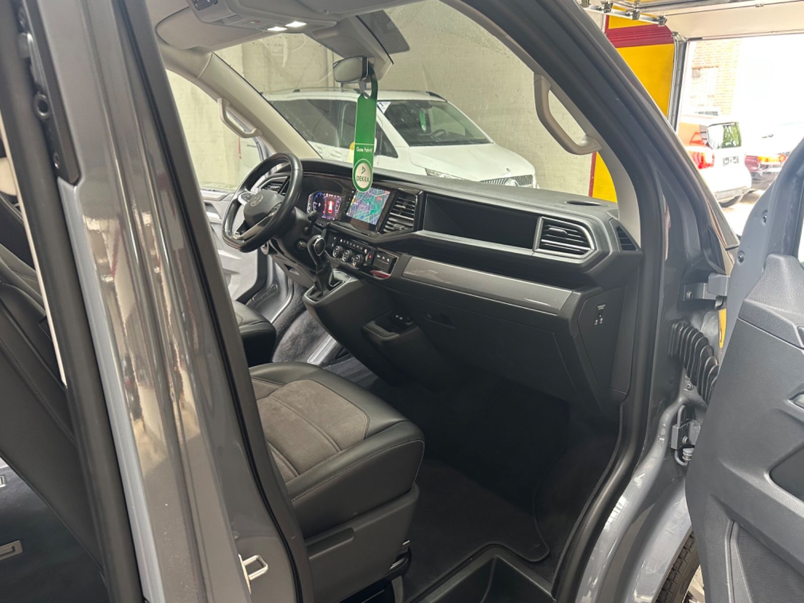 Volkswagen T6.1 MULTIVAN - Samsaru's Car Outlet