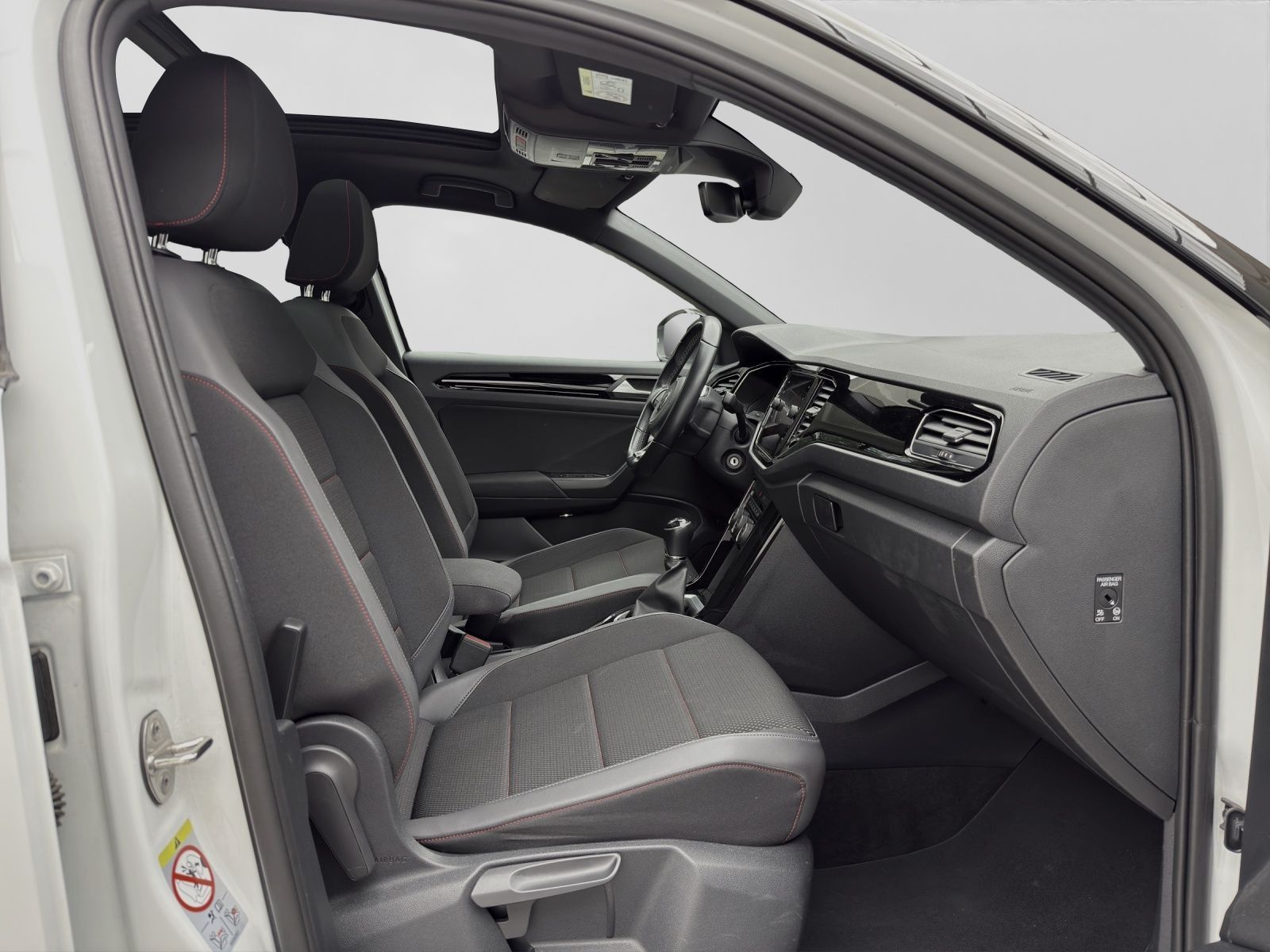 Volkswagen T-Roc 1.5 TSI SPORT BLACK - Samsaru's Car Outlet