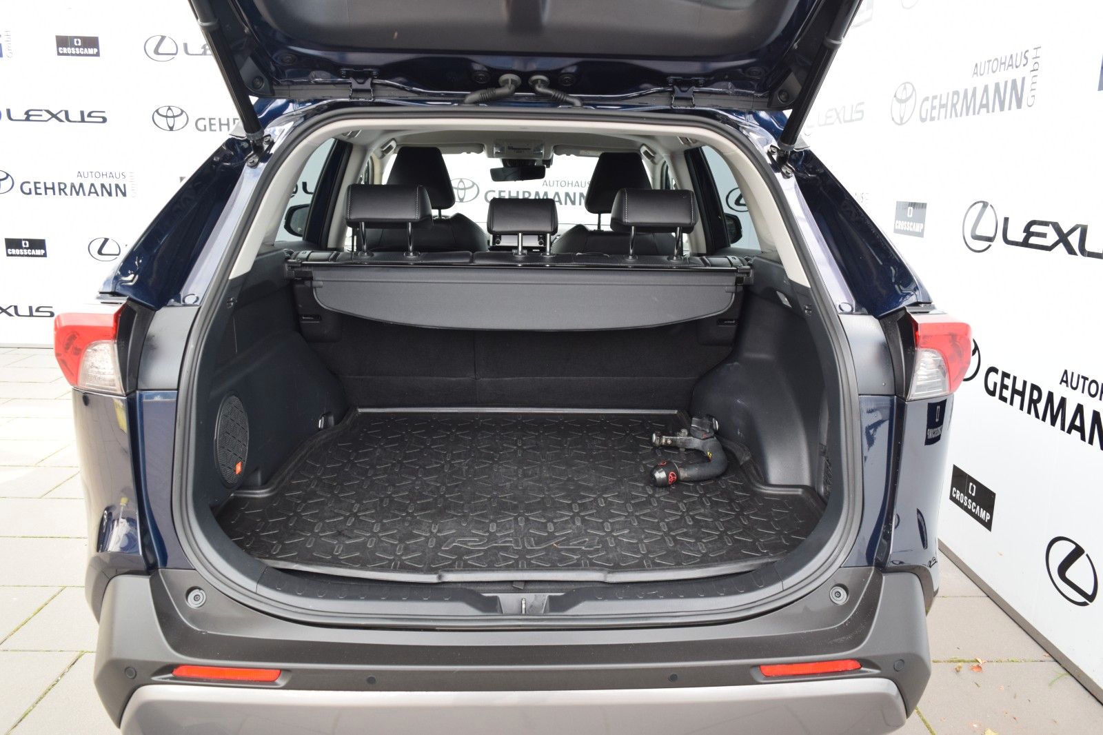 Toyota RAV 4 RAV4 Hybrid 4x2 Lounge - Samsaru's Car Outlet