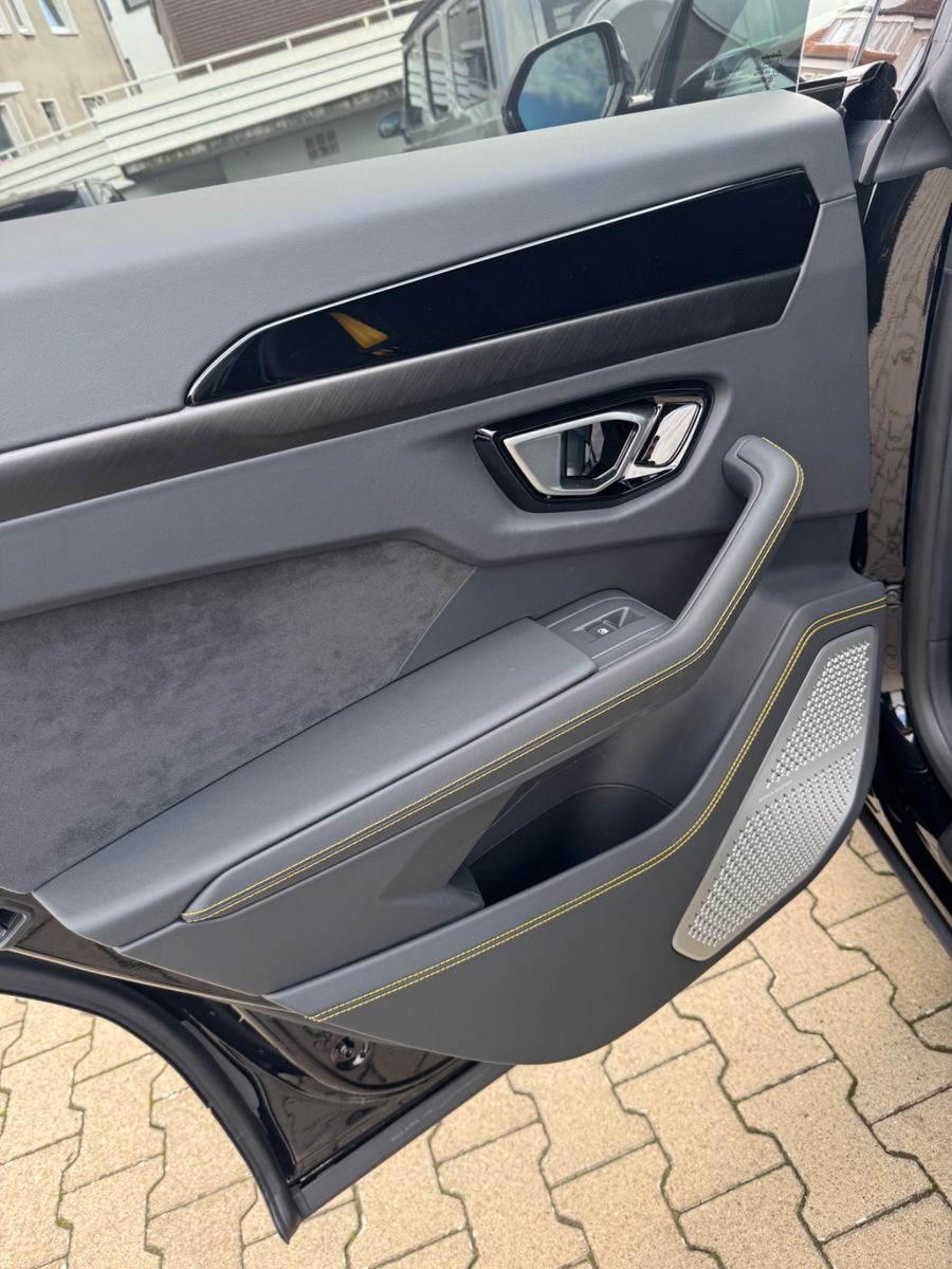 Lamborghini Urus S Facelift - Samsaru's Car Outlet
