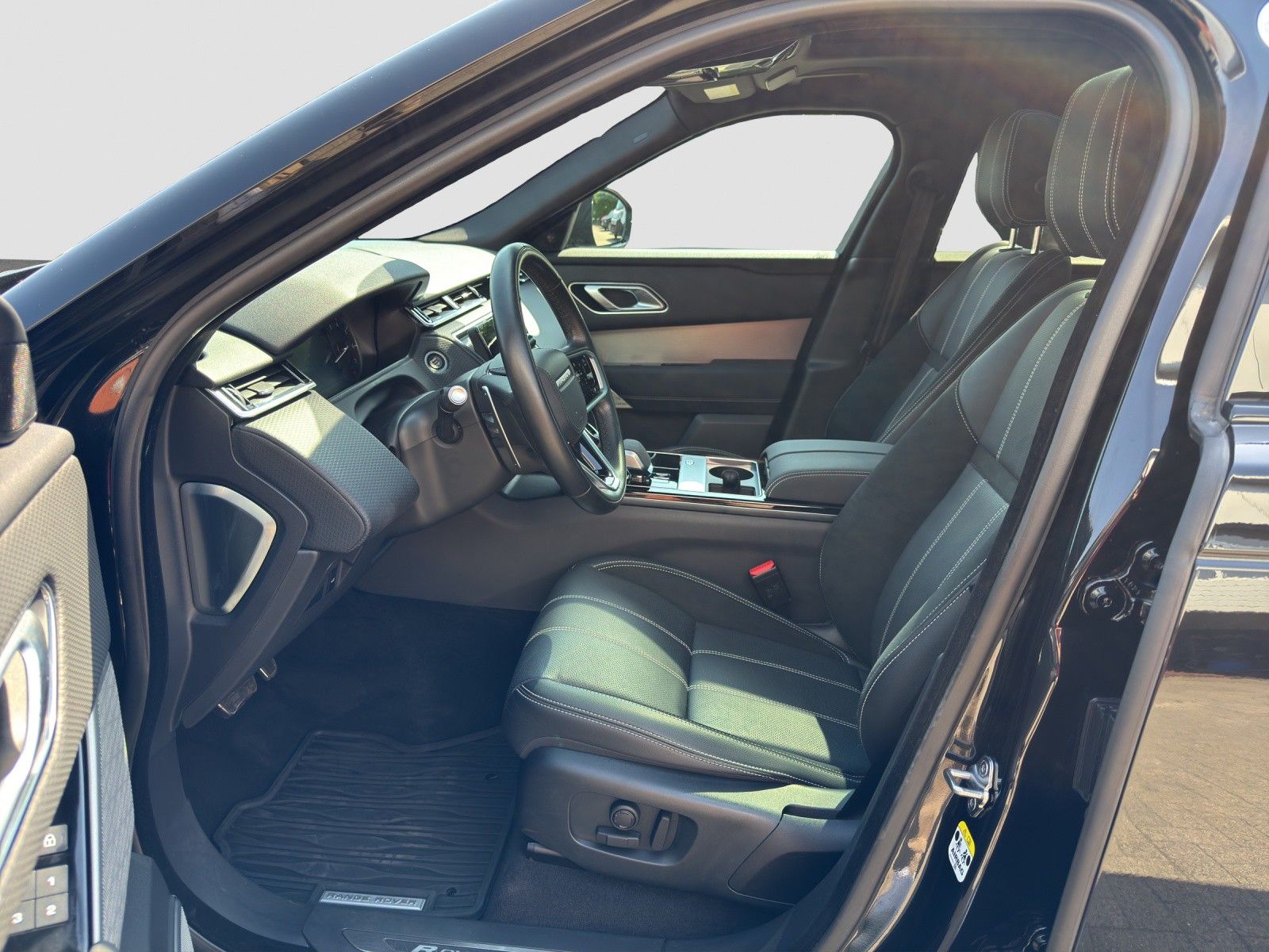 Range Rover Velar P250 R-Dynamic SE - Samsaru's Car Outlet