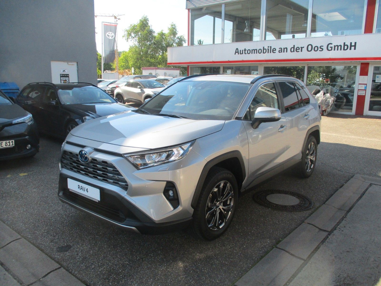 Toyota RAV4 Hybrid 4x4 Team - Samsaru's Car Outlet