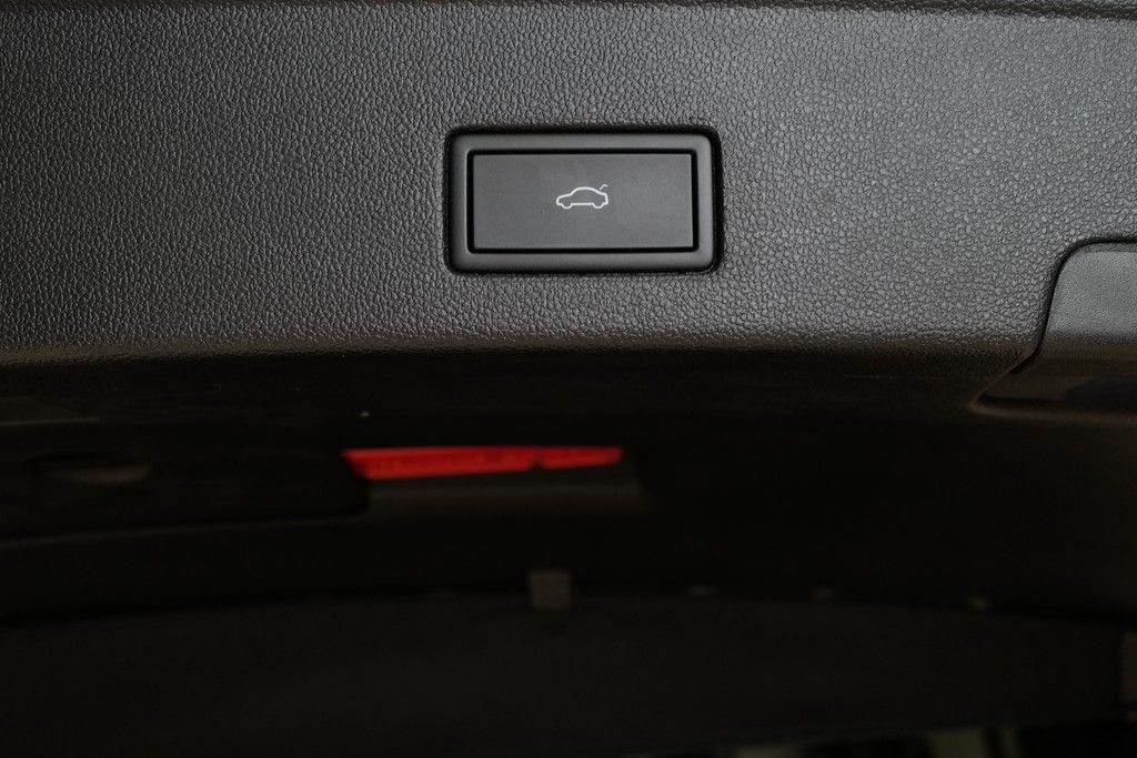Volkswagen Touareg 3.0TDI R-Line - Samsaru's Car Outlet