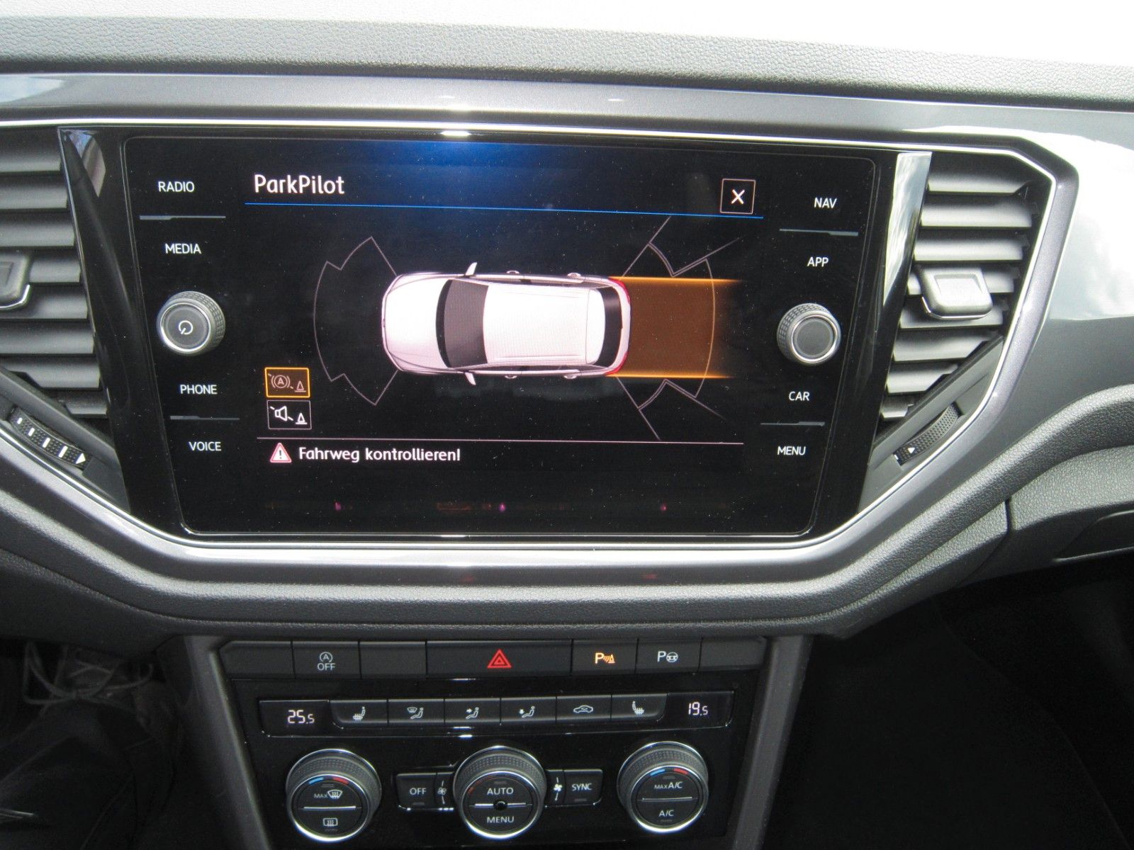 Volkswagen T-Roc IQ.DRIVE - Samsaru's Car Outlet