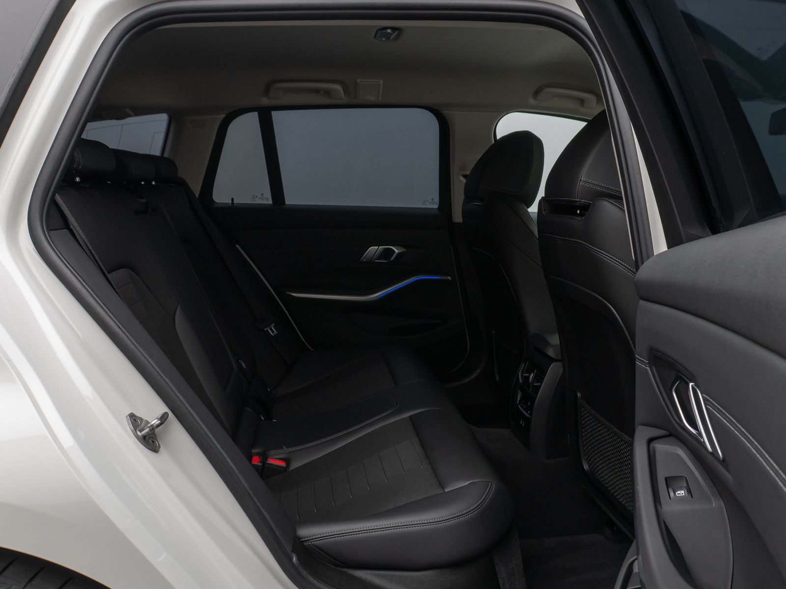 BMW 320d SportLine - Samsaru's Car Outlet