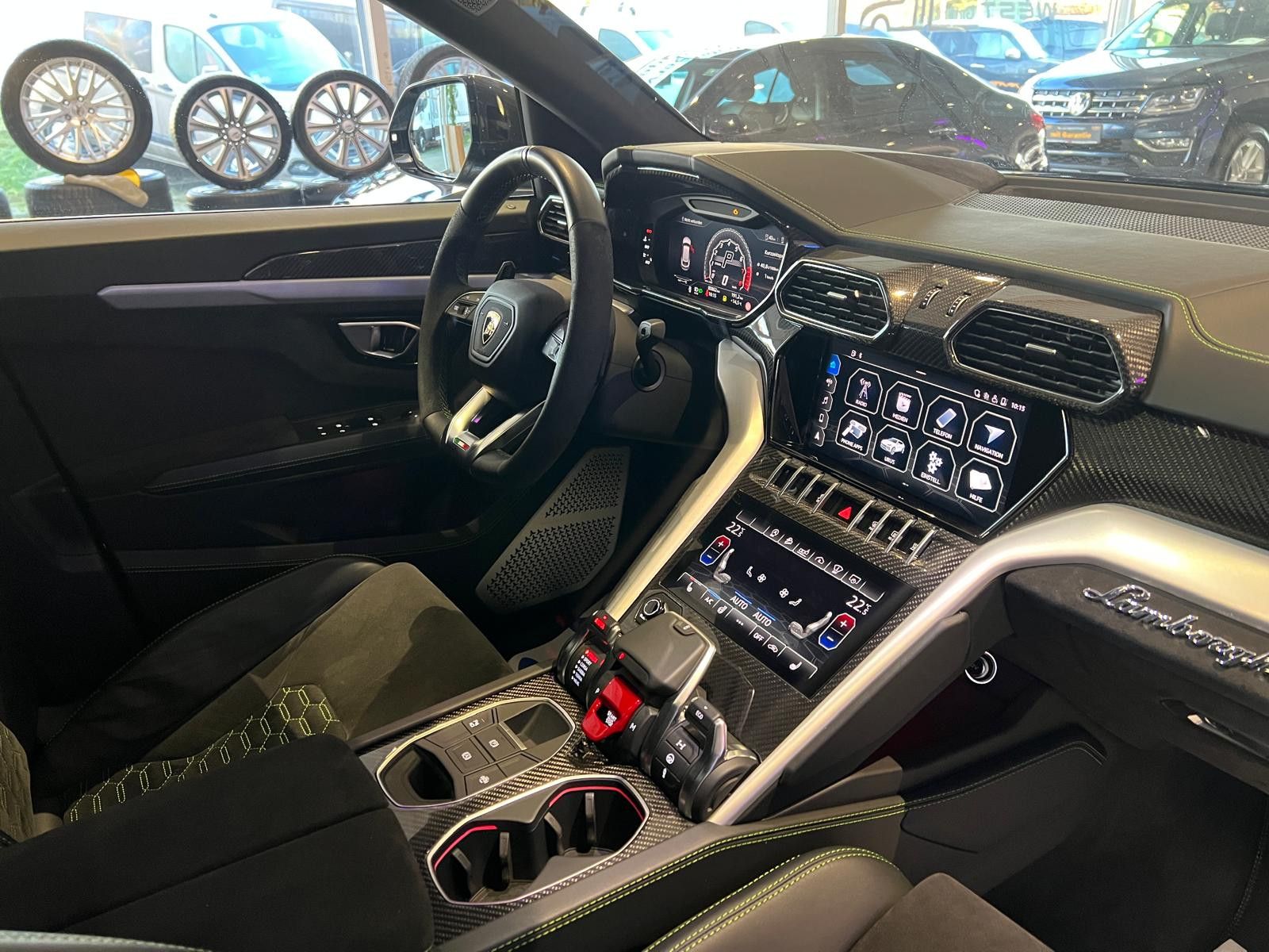 Lamborghini Urus *Großes Carbon Paket*Akrapovic*Garantie
