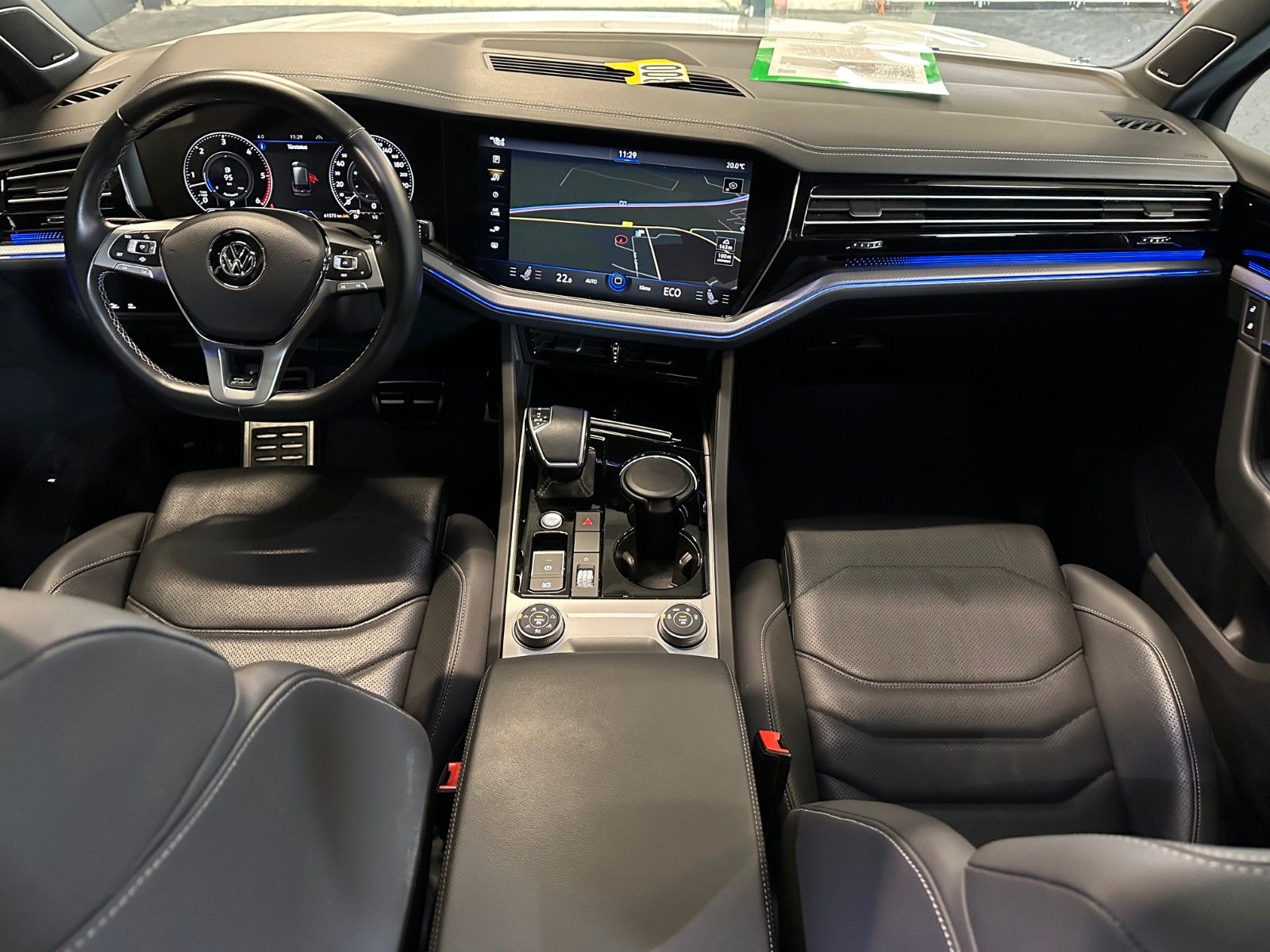 Volkswagen Touareg R-Line 4Motion Black - Samsaru's Car Outlet