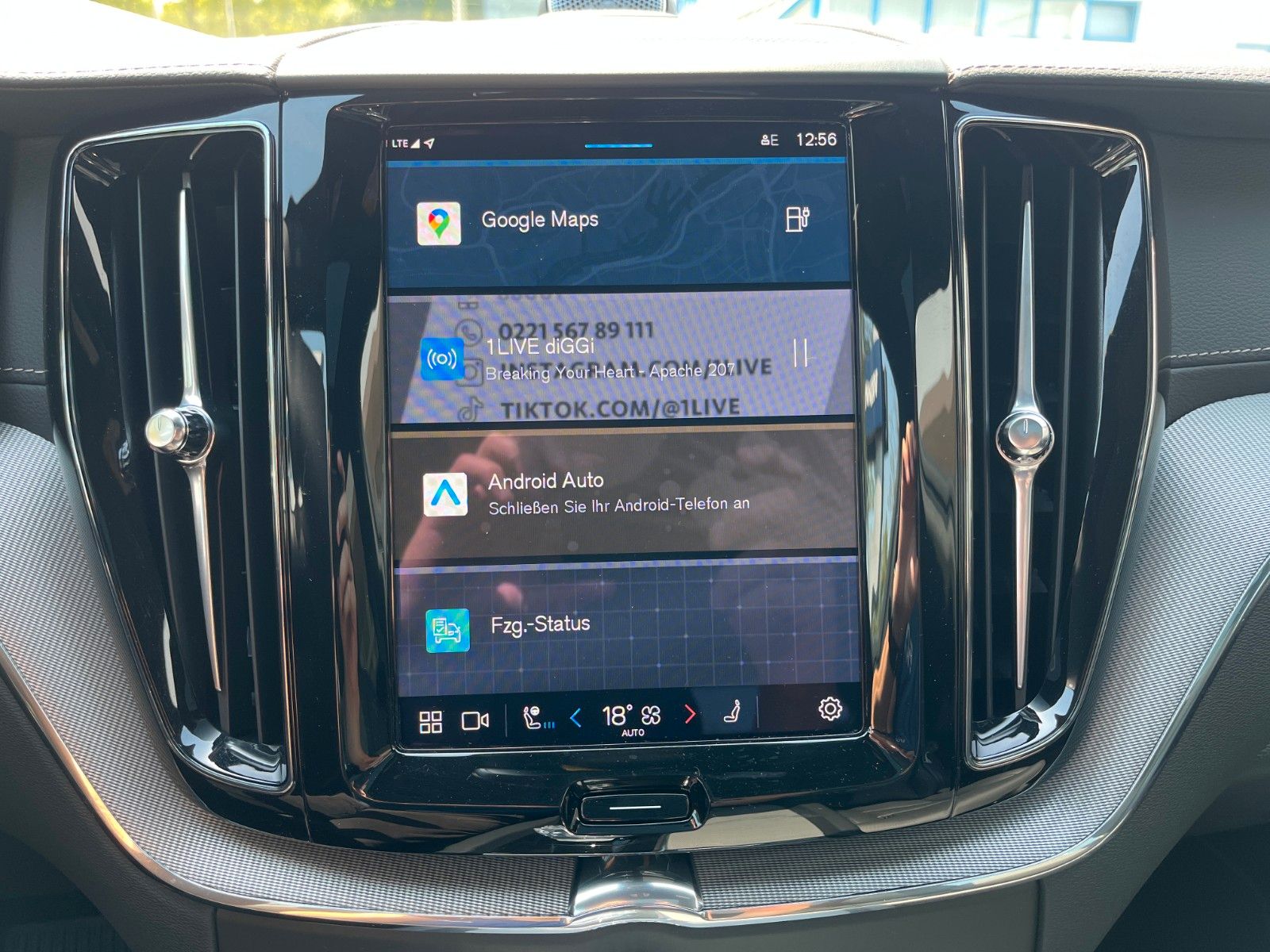 Volvo XC60 T6 Plug-in Hybrid ULTRA BLACK EDITION - Samsaru's Car Outlet