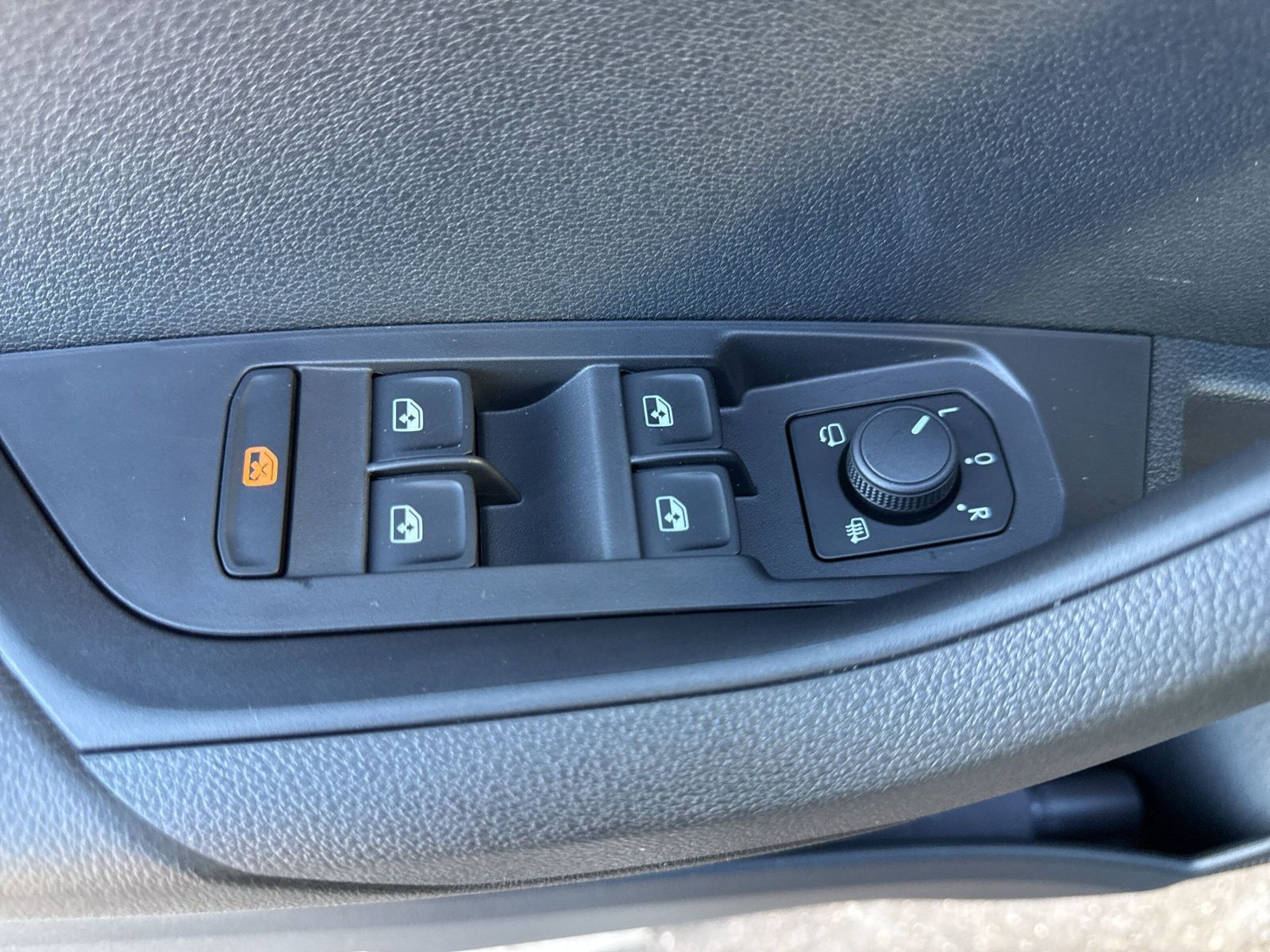 Skoda Karoq Sportline 4x4TDI AHK LED Matrix Gar. 360 G