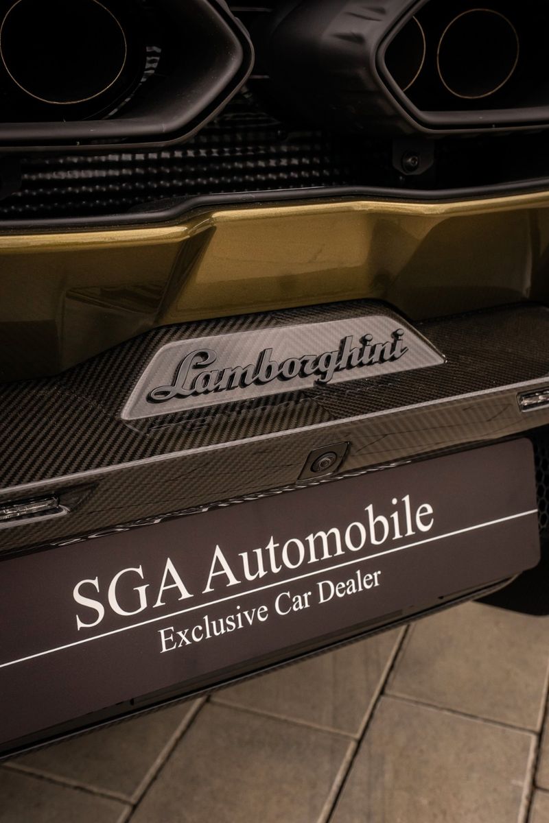 Lamborghini REVUELTO - Samsaru's Car Outlet