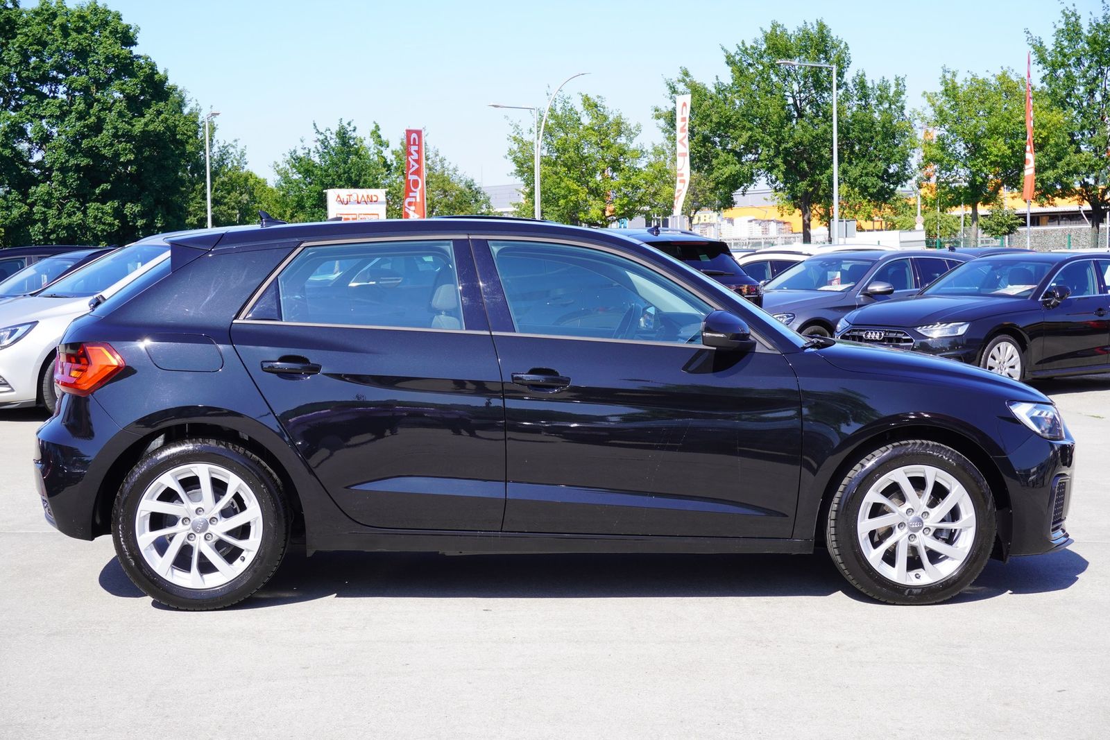 Audi A1 25 TFSI Sportback S-tronic - Samsaru's Car Outlet