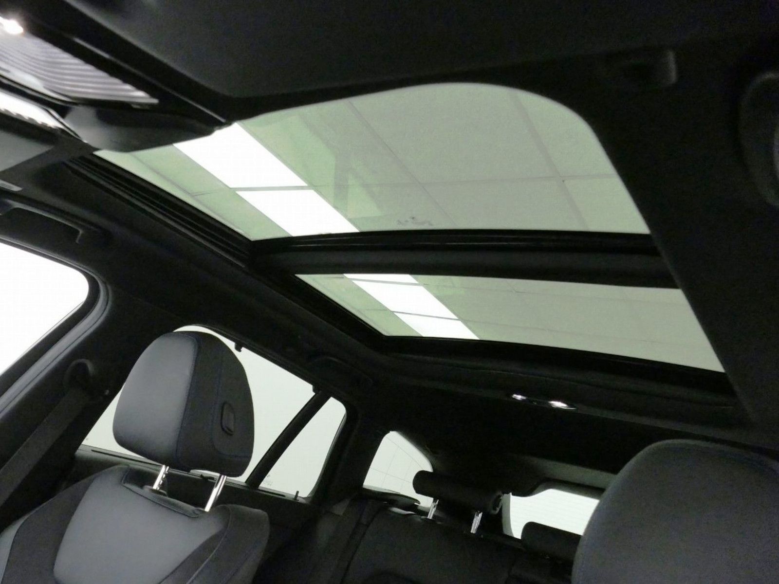 BMW 320i Touring M Sport Pano HUD AHK 360°Kam Memo