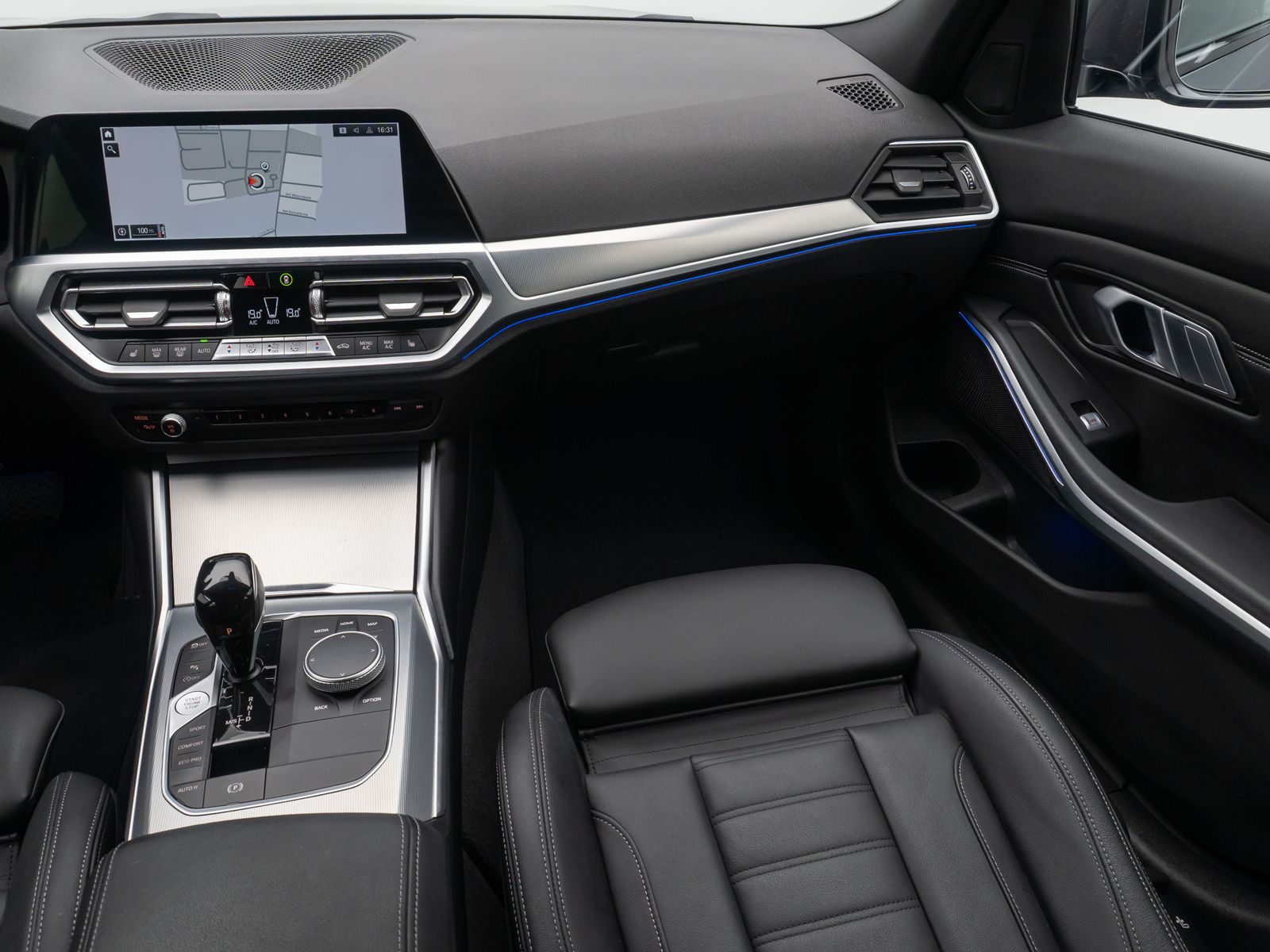 BMW 320i Sport Line - Samsaru's Car Outlet