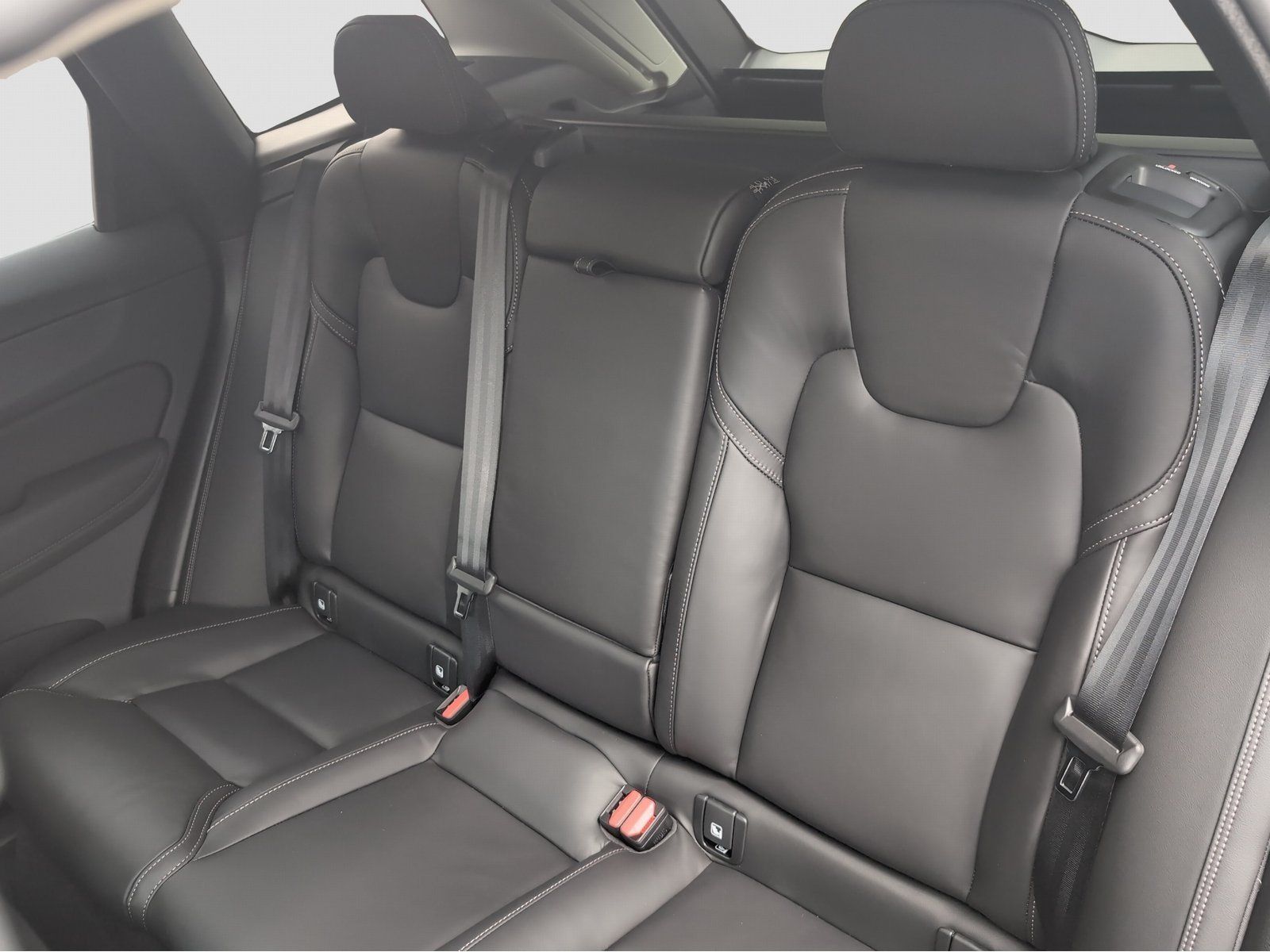 Volvo XC60 T8 AWD Ultra Dark - Samsaru's Car Outlet