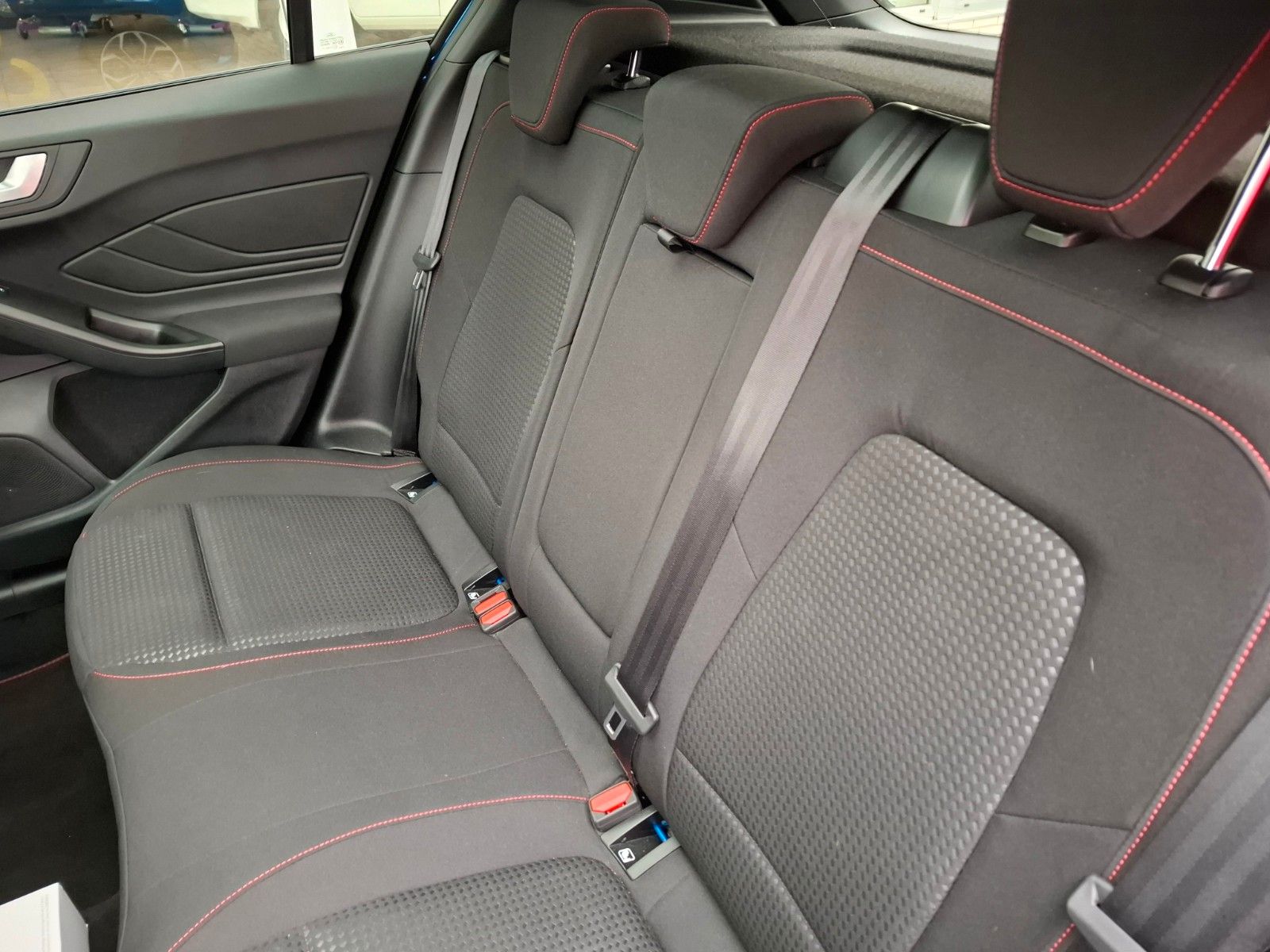 Ford Focus 1,0 EcoB. Hyb. 5-trg. ST-Line *Autom., PD*
