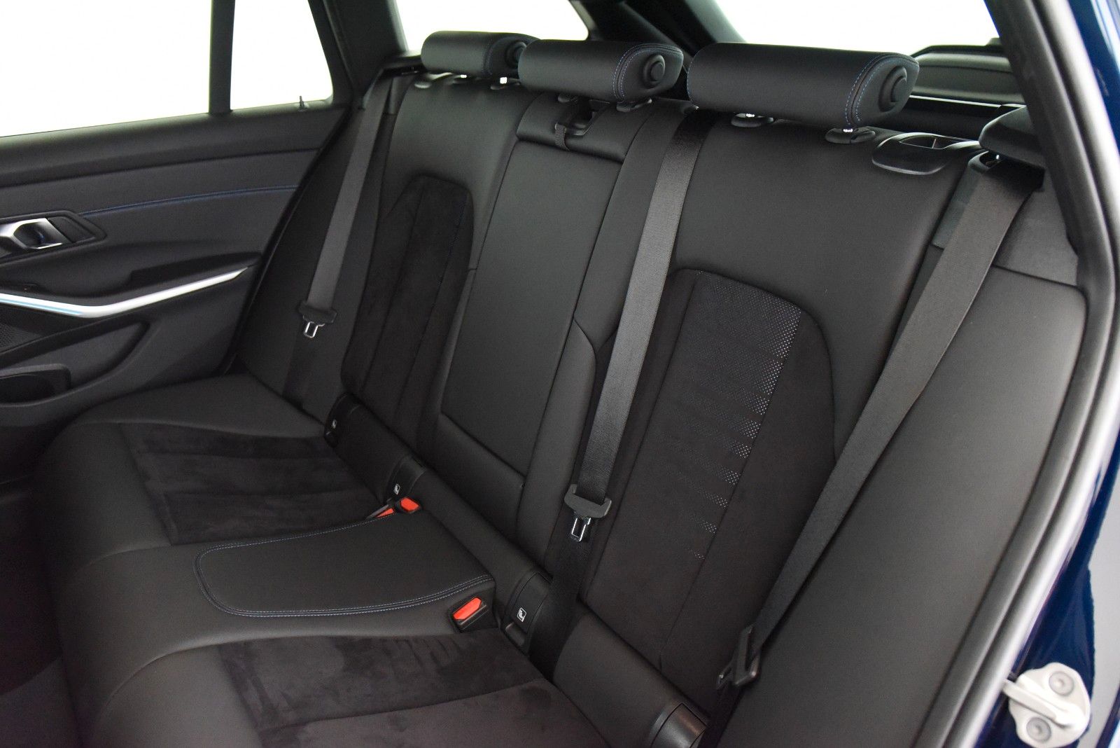 BMW 320d Touring xDrive M Sport - Samsaru's Car Outlet