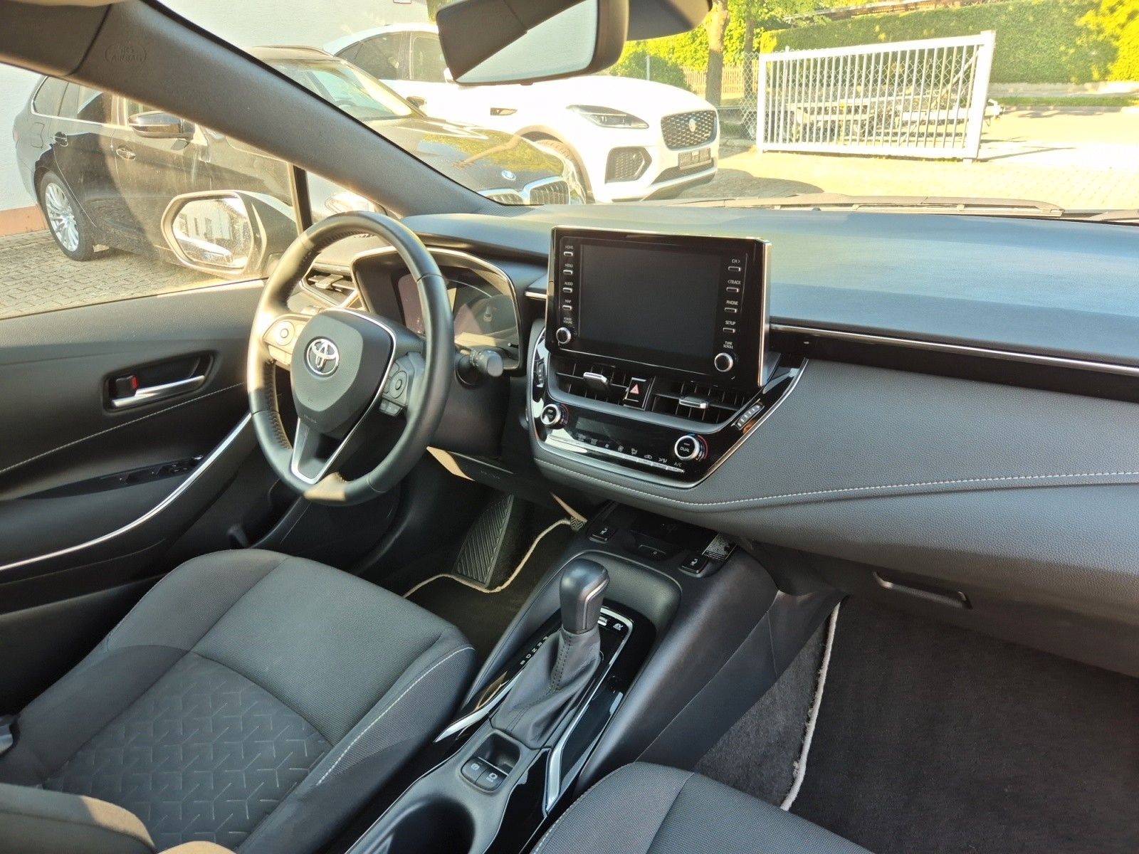 Toyota Corolla Touring Sports Hybrid Club - Samsaru's Car Outlet