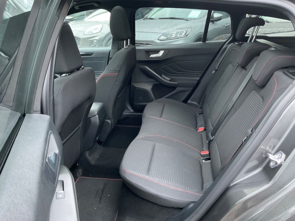 Ford Focus Turnier ST-Line X MHEV+Automatik+Pano+LED