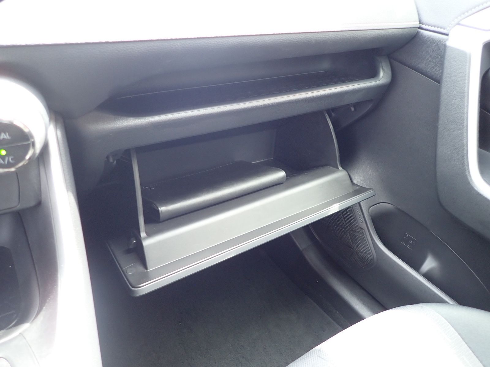 Toyota RAV 4 Hybrid - Samsaru's Car Outlet
