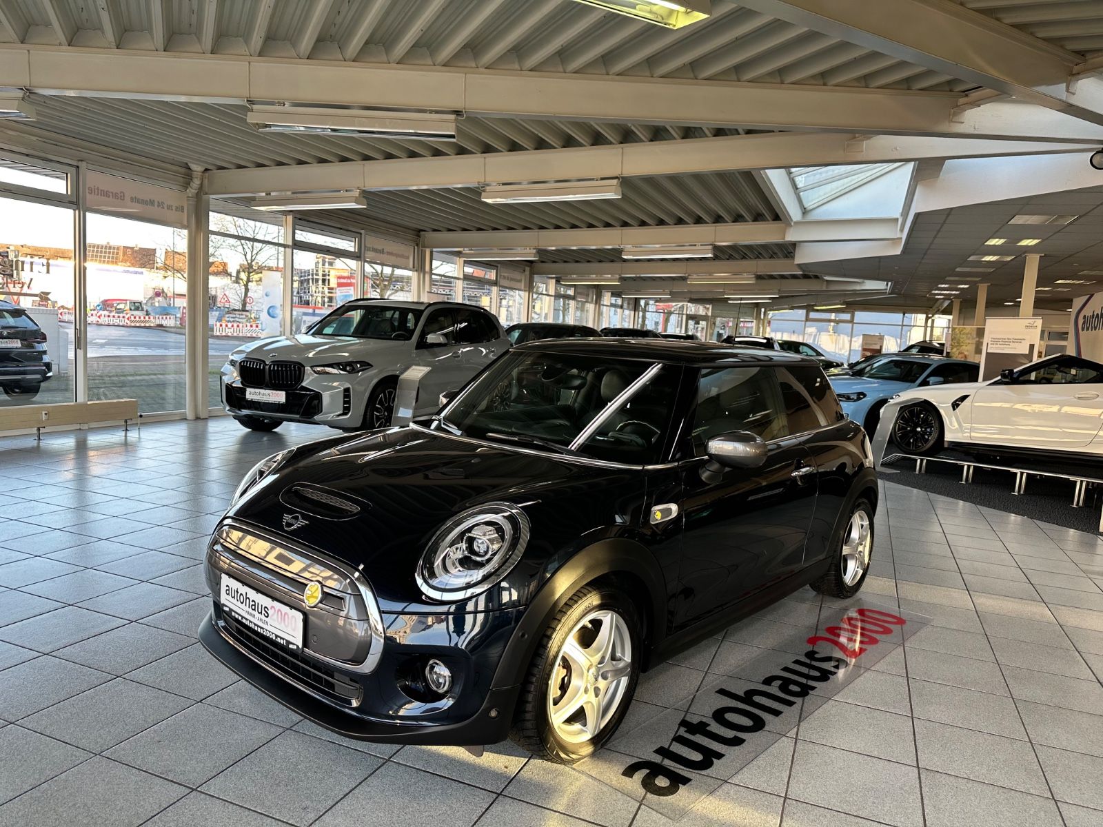 MINI Cooper SE Trim XL - Samsaru's Car Outlet
