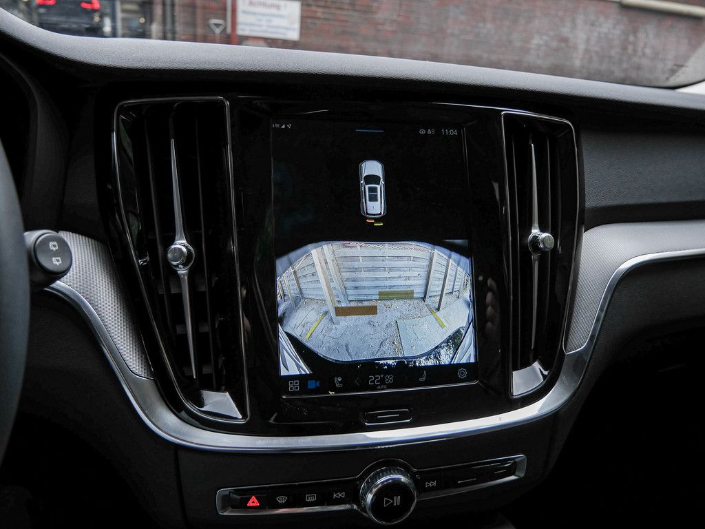 Volvo V60 T8 Plus Dark Recharge Plug-In Hybrid AWD LED